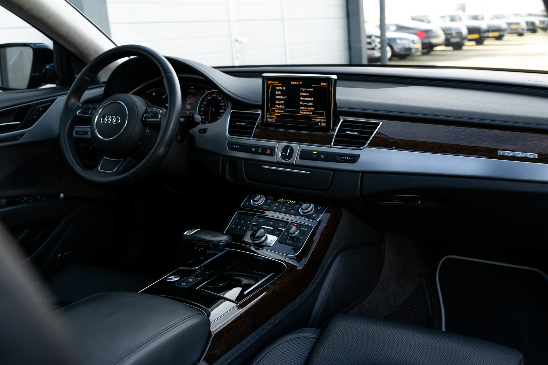 Audi A8 4.2 TDI Quattro Design Selection | Standkachel | Nachtzicht | Rij-assistentie | Keyless | Massage/Trekhaak Foto 5