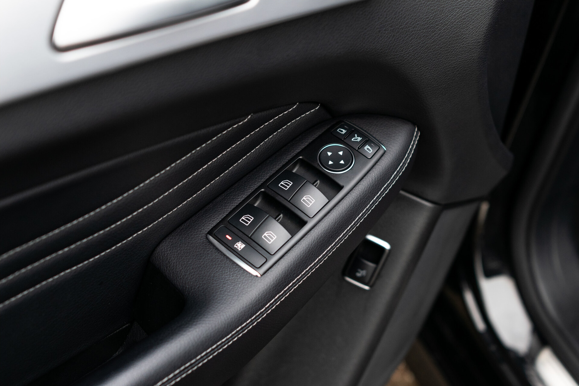 Mercedes-Benz M-Klasse 350 Bluetec 4-M AMG Full Options | Volledige historie Foto 11