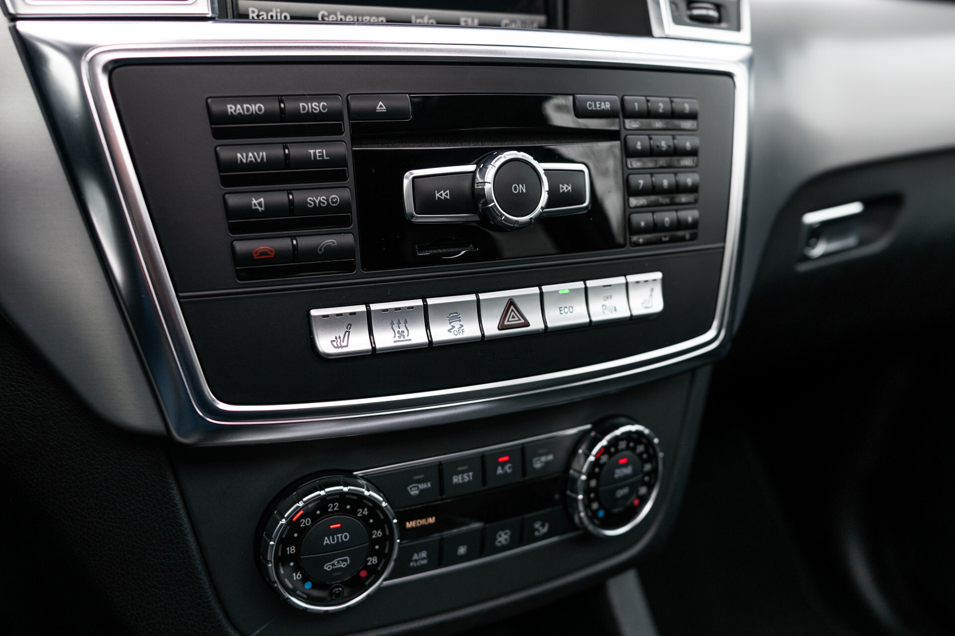 Mercedes-Benz M-Klasse 350 Bluetec 4-M AMG Full Options | Volledige historie Foto 15