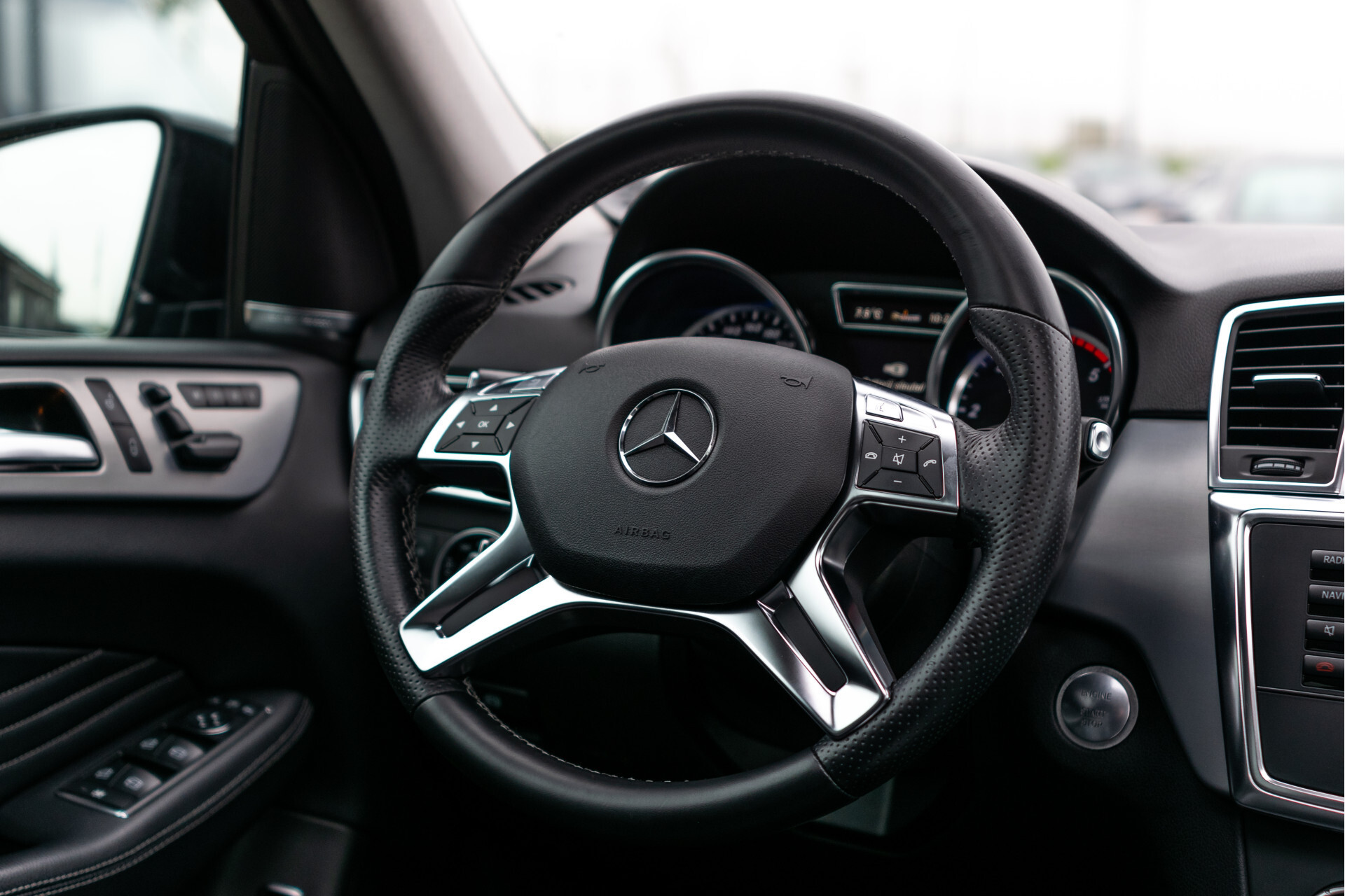 Mercedes-Benz M-Klasse 350 Bluetec 4-M AMG Full Options | Volledige historie Foto 17