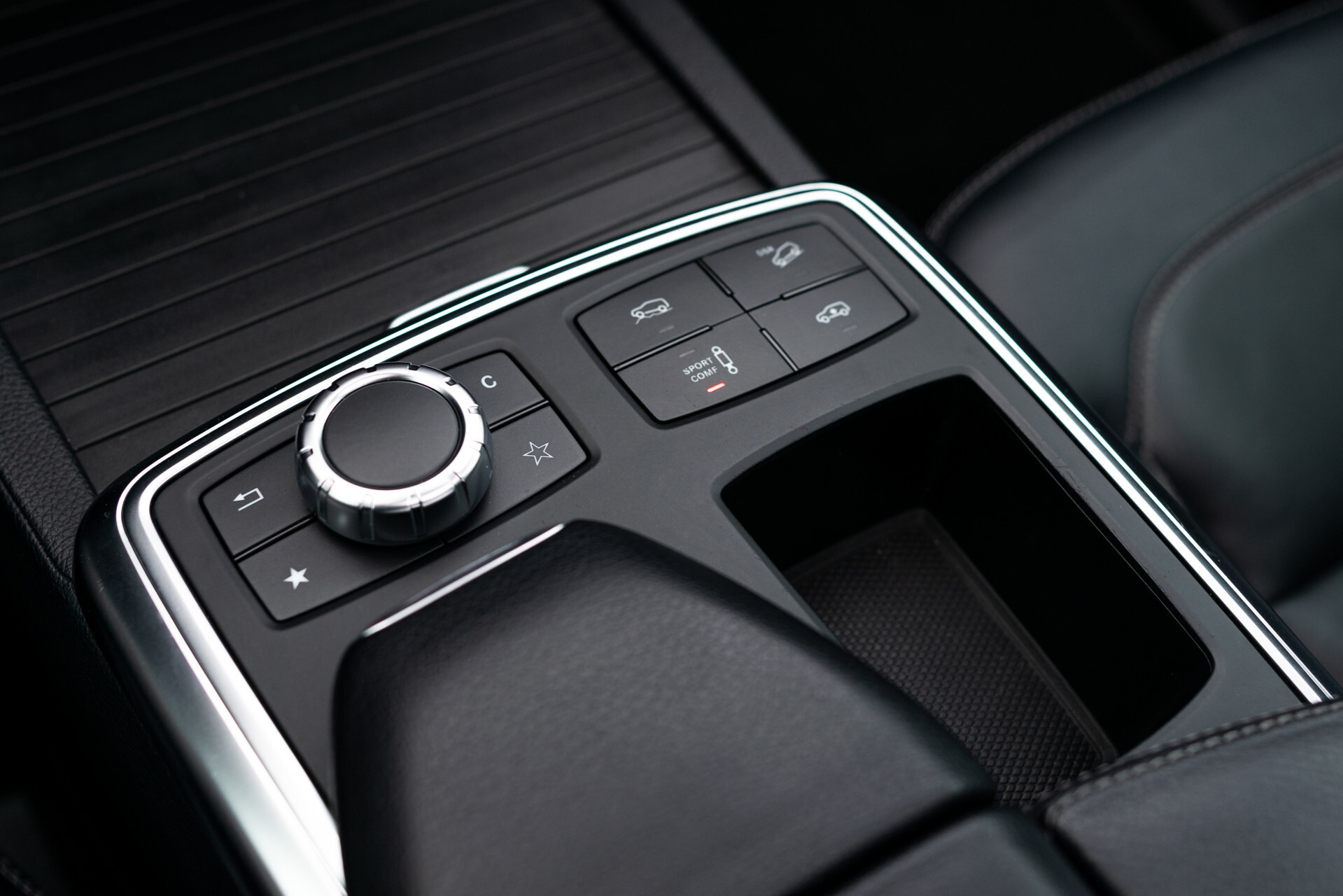 Mercedes-Benz M-Klasse 350 Bluetec 4-M AMG Full Options | Volledige historie Foto 18