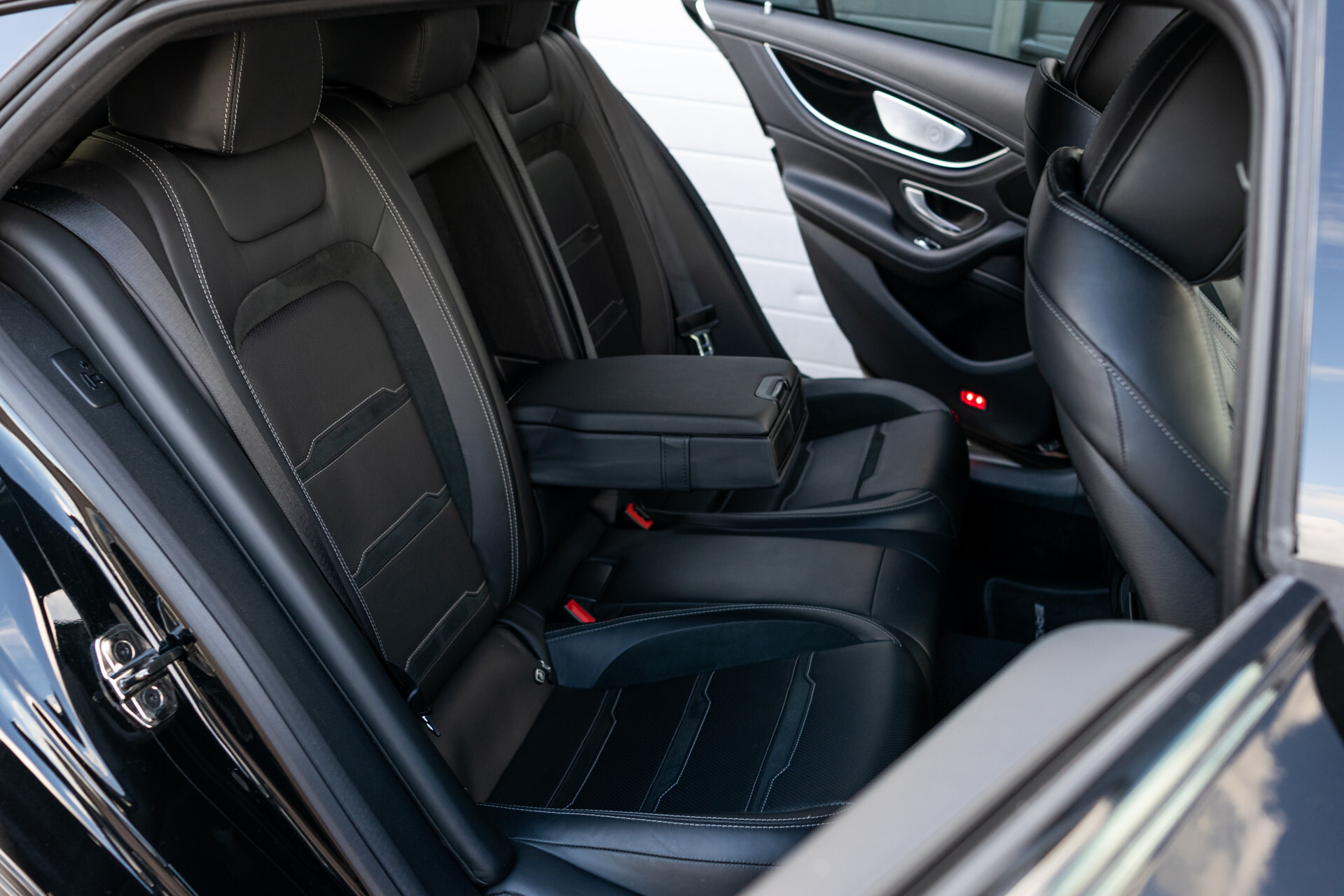 Mercedes-Benz AMG GT 4-Door Coupe 43 4M+ 21"/Night/Performance Uitlaat/Massage/Keyless/Burmester/Rij-assistentie/5-persoons Aut9 . Foto 4