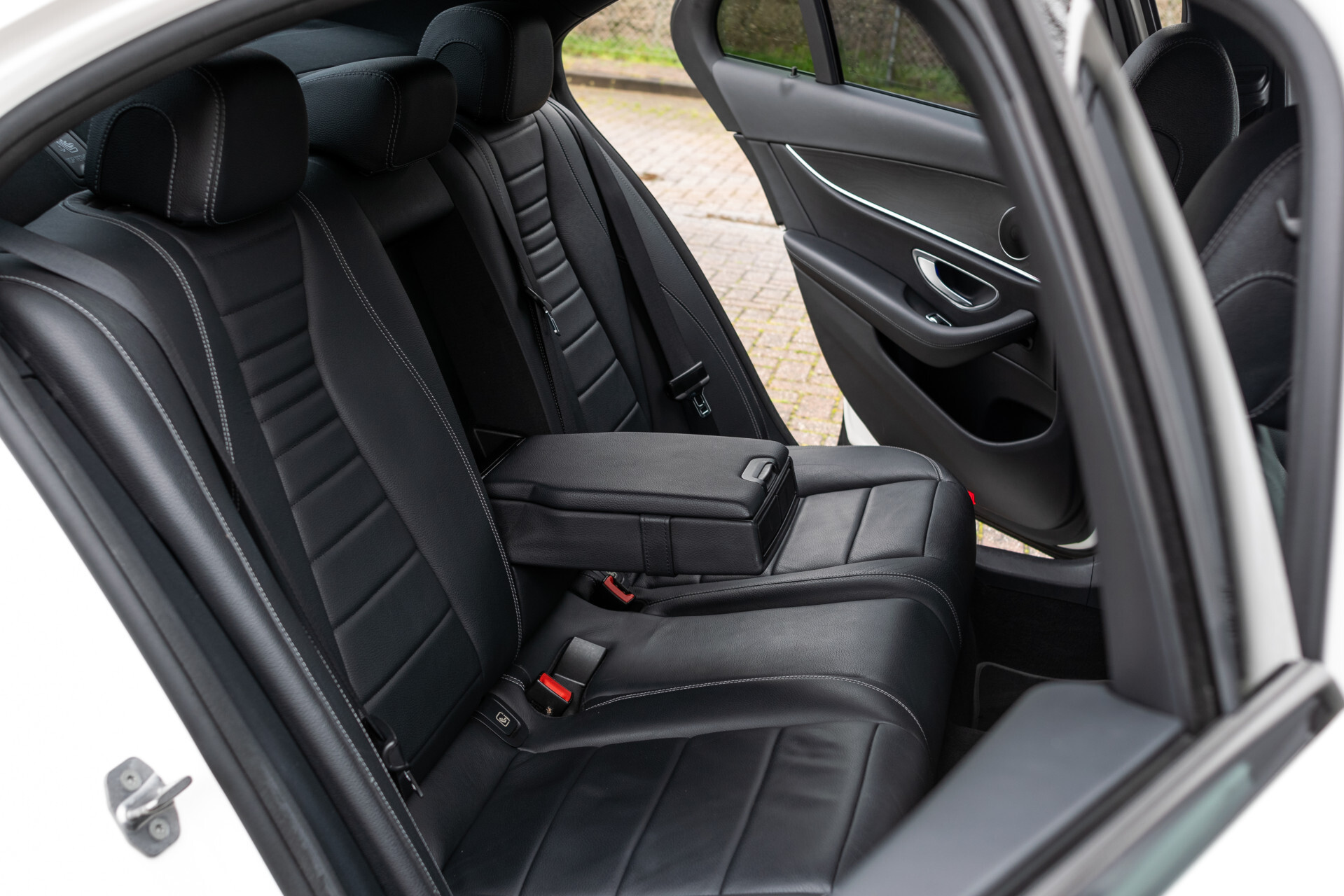 Mercedes-Benz E-Klasse 350 e Leer | Widescreen | AMG | Designo | New Service Aut9 Foto 4