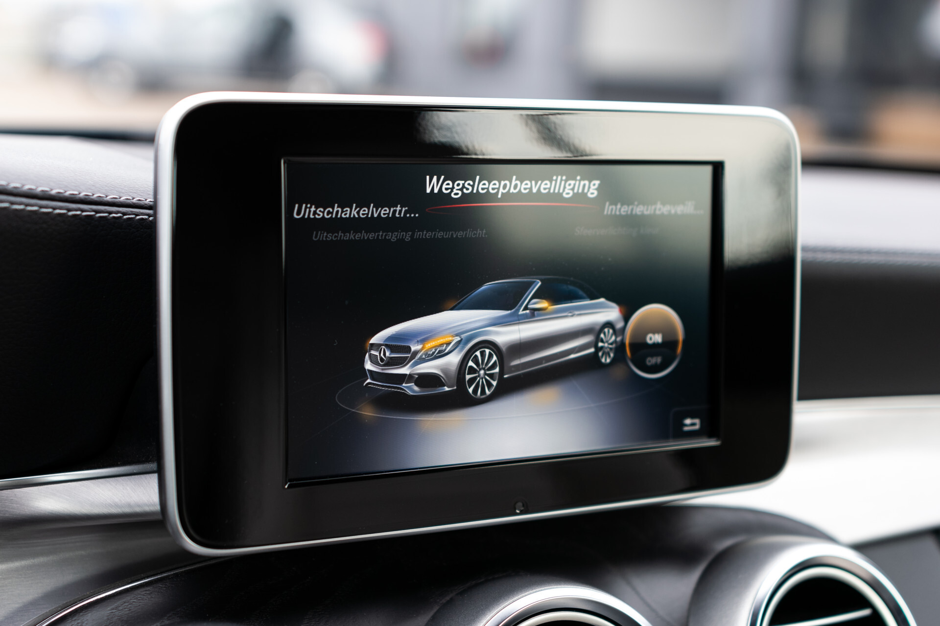 Mercedes-Benz C-Klasse Cabrio 200 AMG Night Premium Plus Aut9 Foto 13