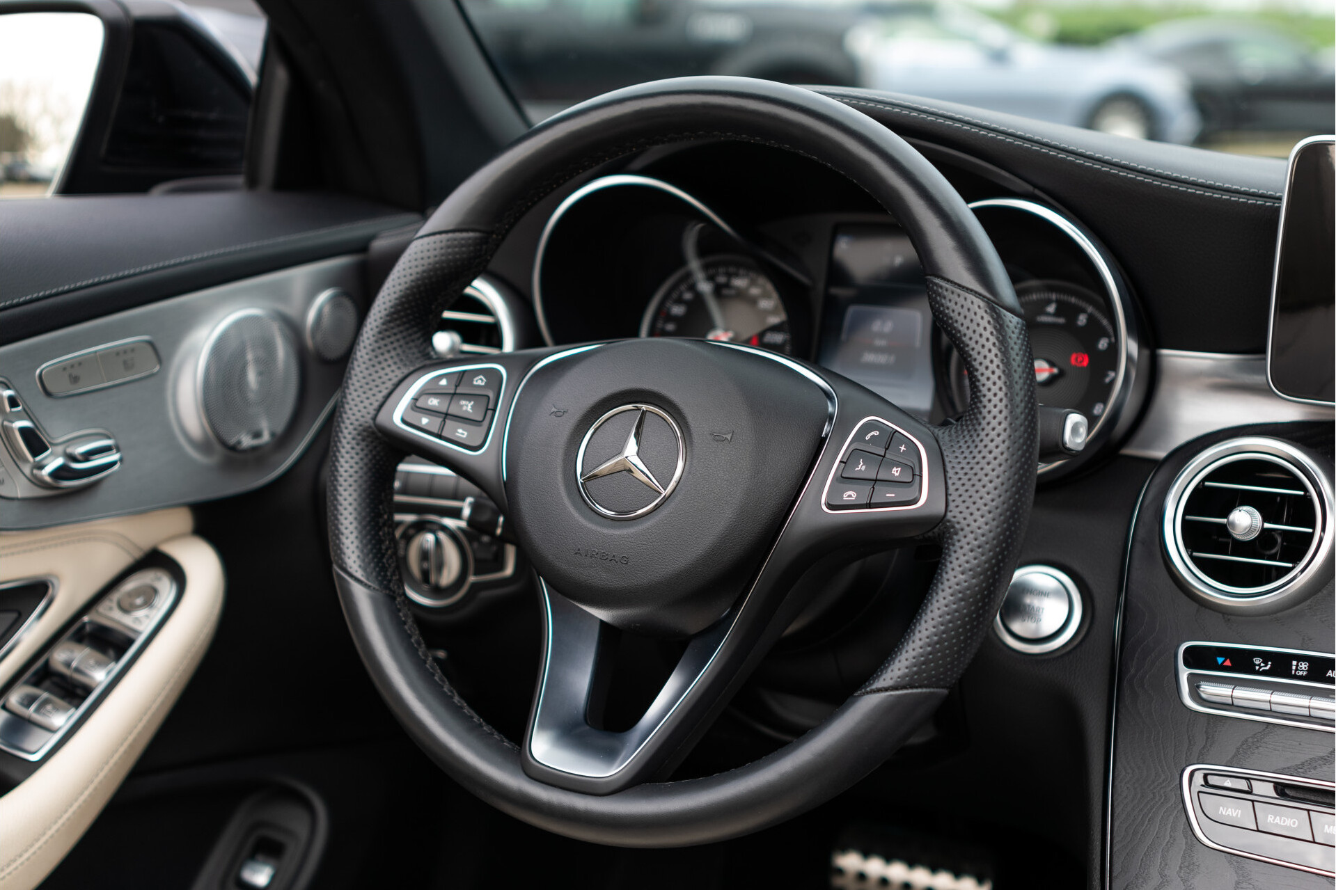 Mercedes-Benz C-Klasse Cabrio 200 AMG Night Premium Plus Aut9 Foto 23