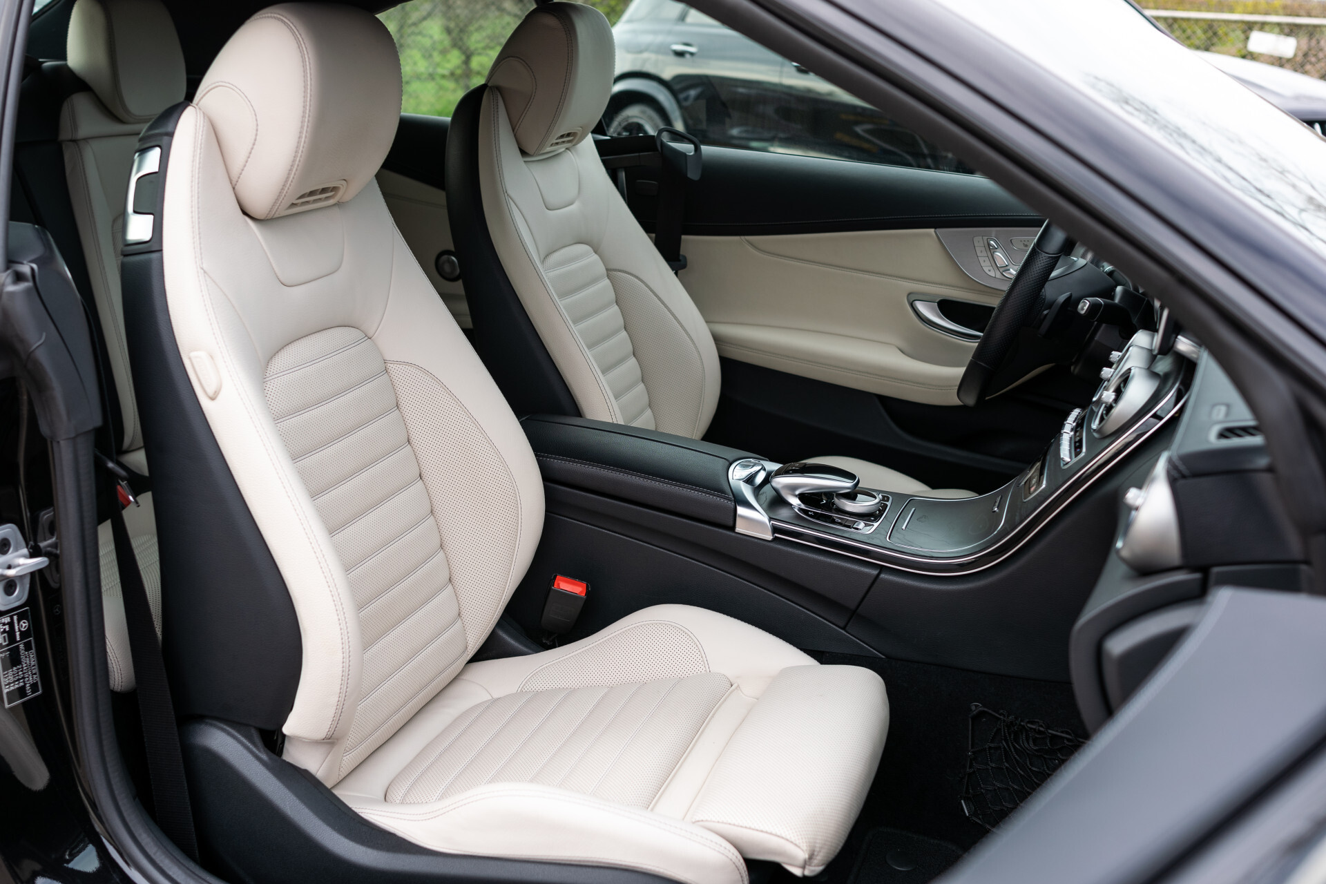 Mercedes-Benz C-Klasse Cabrio 200 AMG Night Premium Plus Aut9 Foto 6