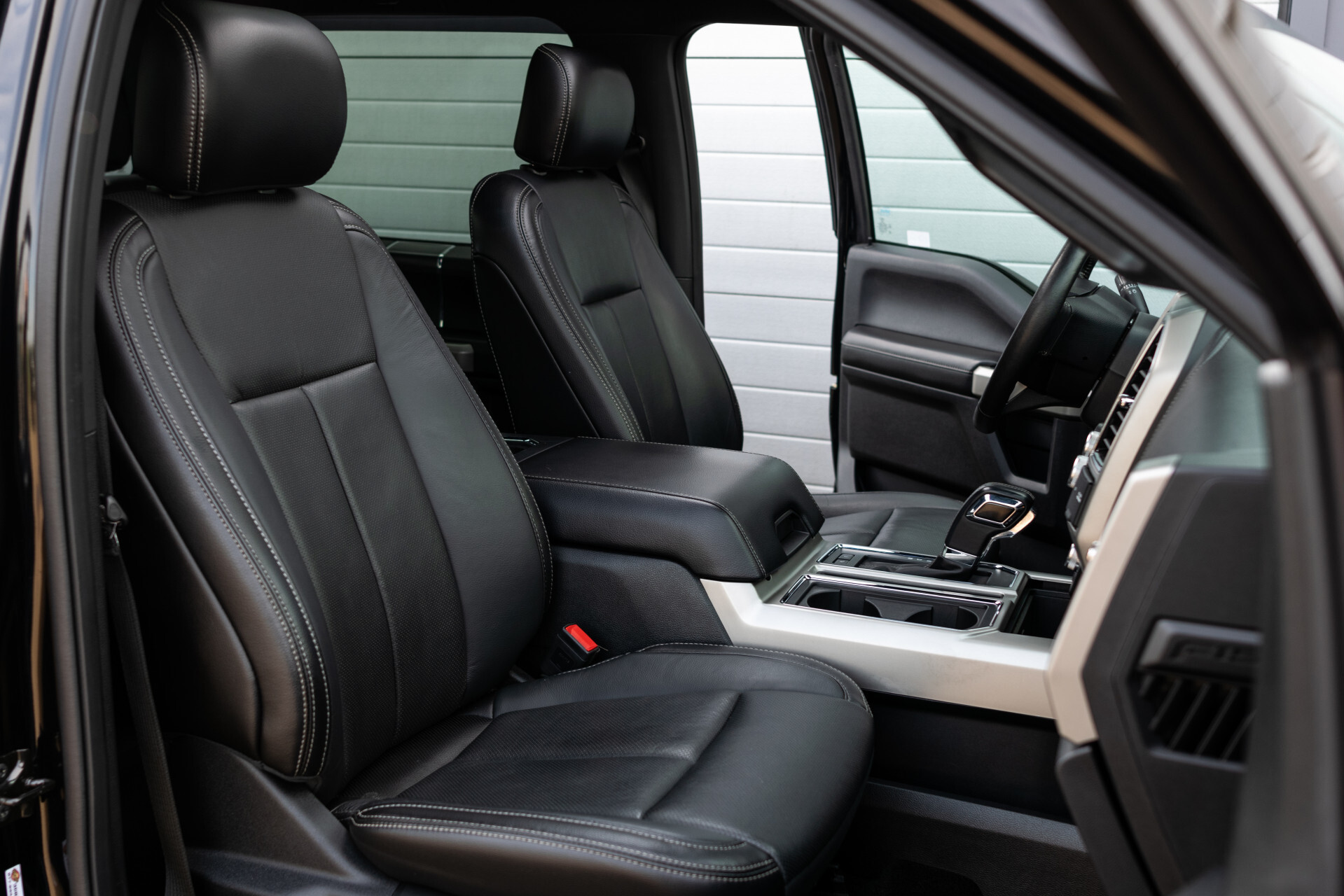 Ford USA F-150 LARIAT SPORT 4X4 SuperCrew V8 Special Widebody 1ste eigenaar | lage bijtelling Foto 3