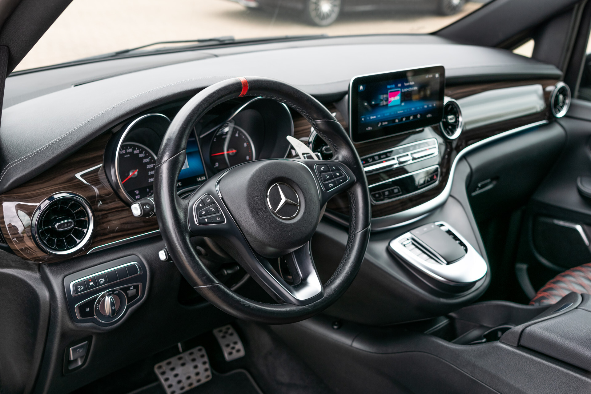 Mercedes-Benz V-Klasse 300 DC Extra Lang 4-Matic BRABUS D30 Foto 11