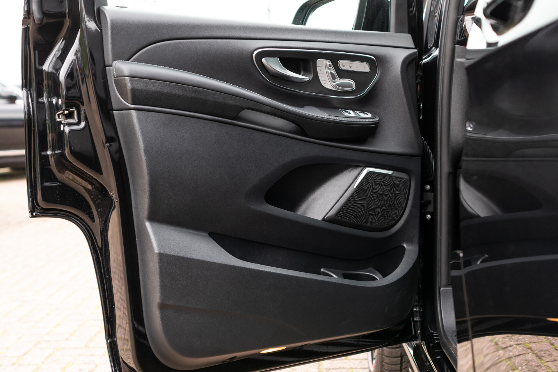 Mercedes-Benz V-Klasse 300 DC Extra Lang 4-Matic BRABUS D30 Foto 15