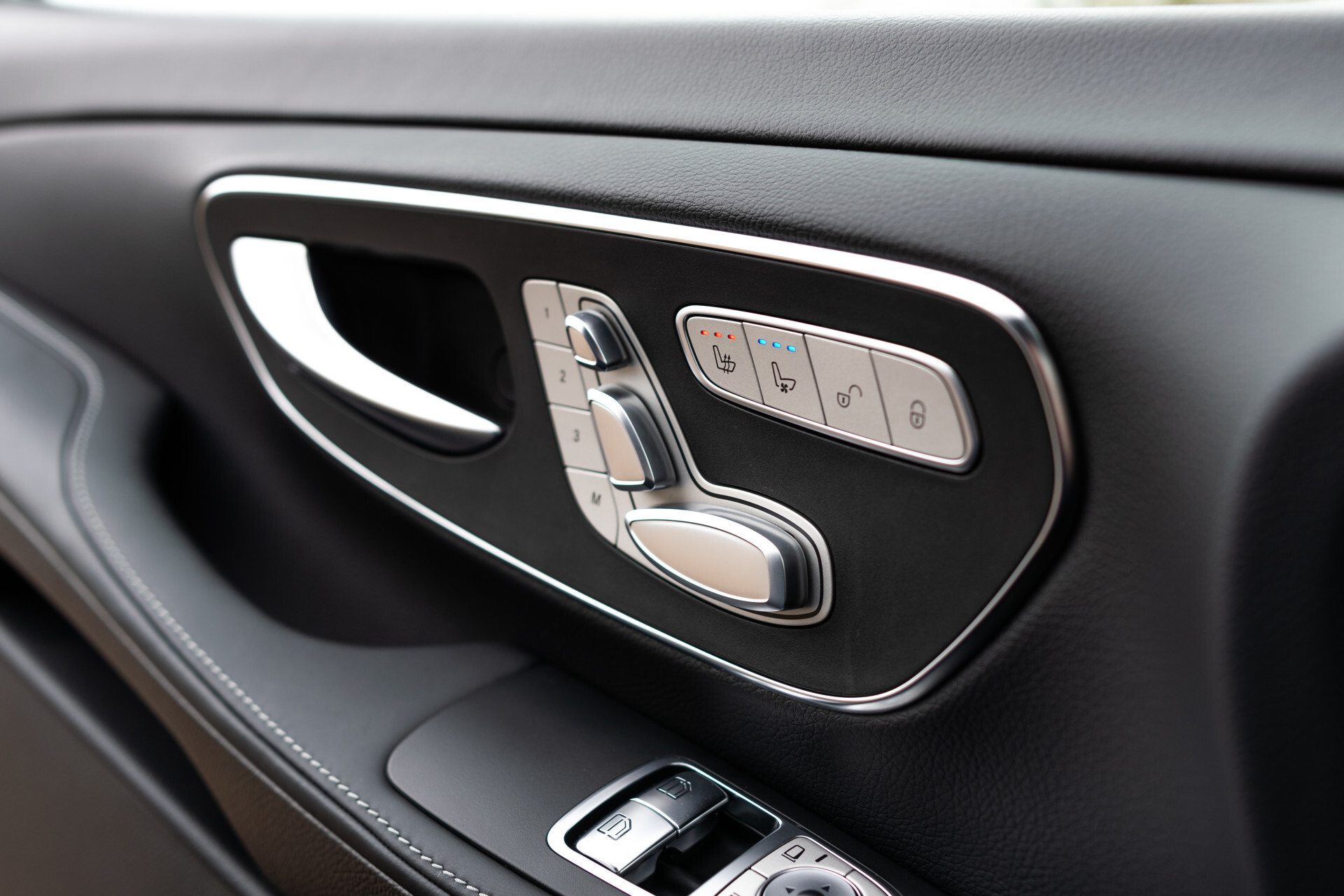 Mercedes-Benz V-Klasse 300 DC Extra Lang 4-Matic BRABUS D30 Foto 23