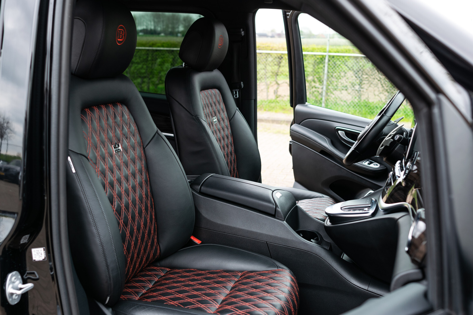 Mercedes-Benz V-Klasse 300 DC Extra Lang 4-Matic BRABUS D30 Foto 3