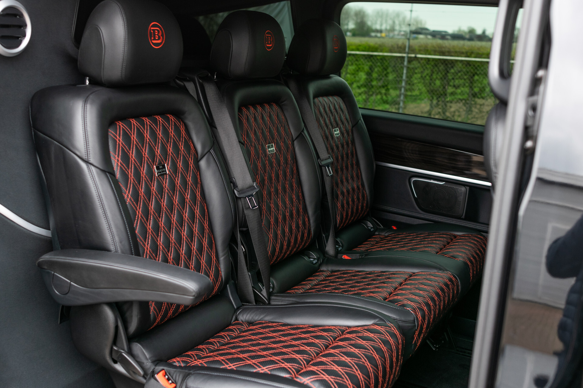 Mercedes-Benz V-Klasse 300 DC Extra Lang 4-Matic BRABUS D30 Foto 4