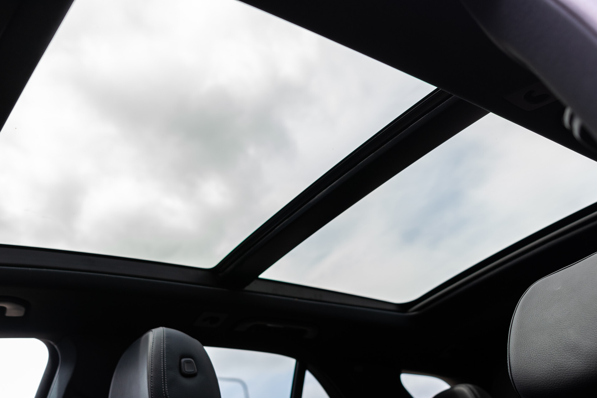 Mercedes-Benz GLE 350 e 4-M AMG Luchtvering | HUD | Rij-Assist | Keyless | Memory | Burmester | Stoelkoeling | Softclose Aut9 Foto 32