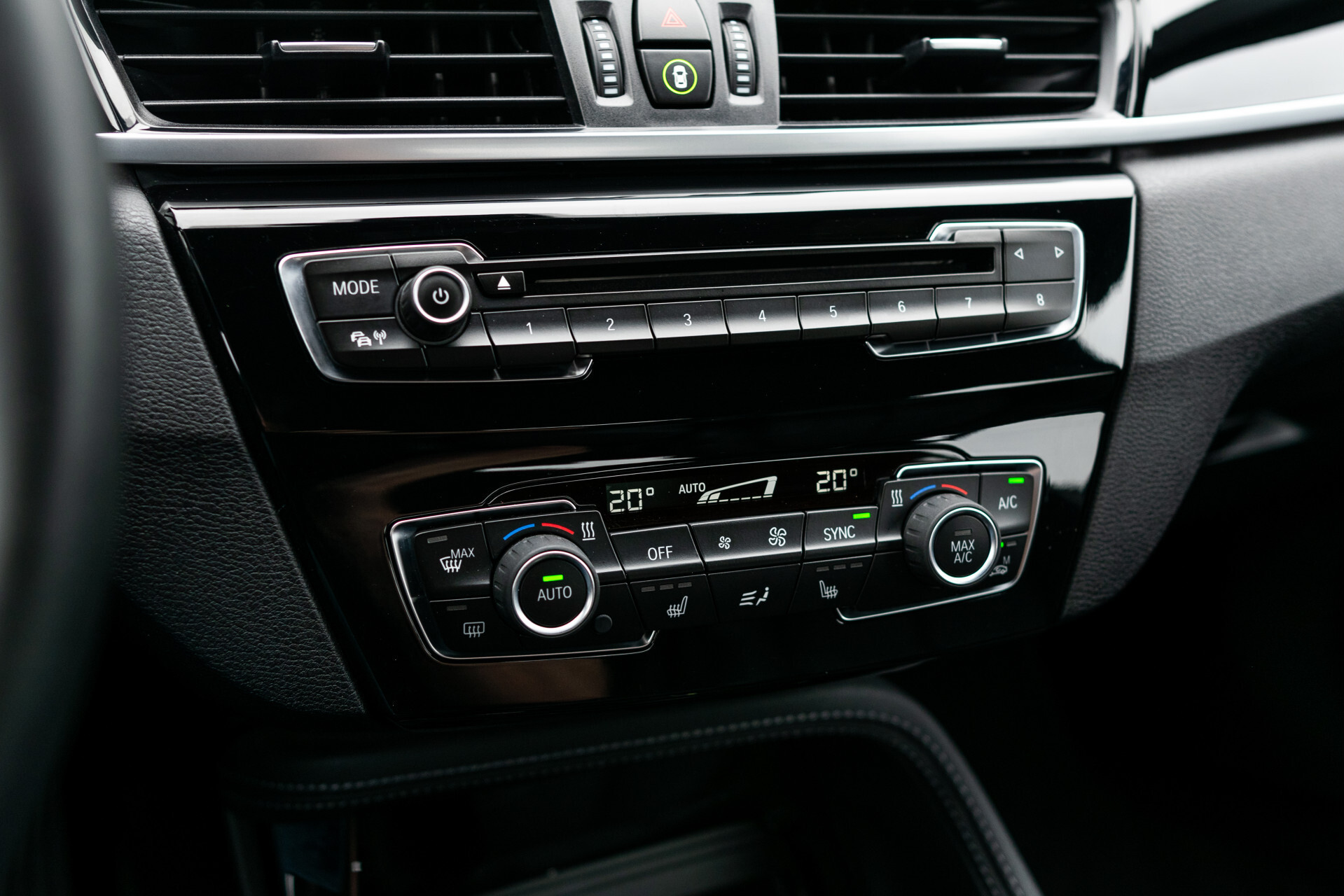 BMW X1 sDrive20i M Sport High Executive | HUD |  | 1ste eigenaresse Foto 16