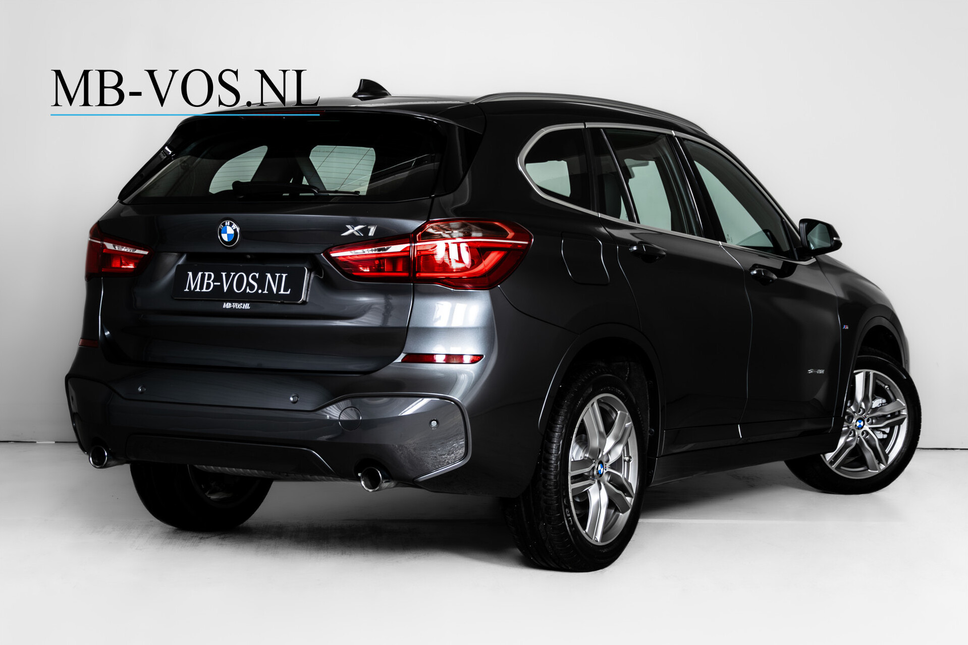 BMW X1 sDrive20i M Sport High Executive | HUD |  | 1ste eigenaresse Foto 2