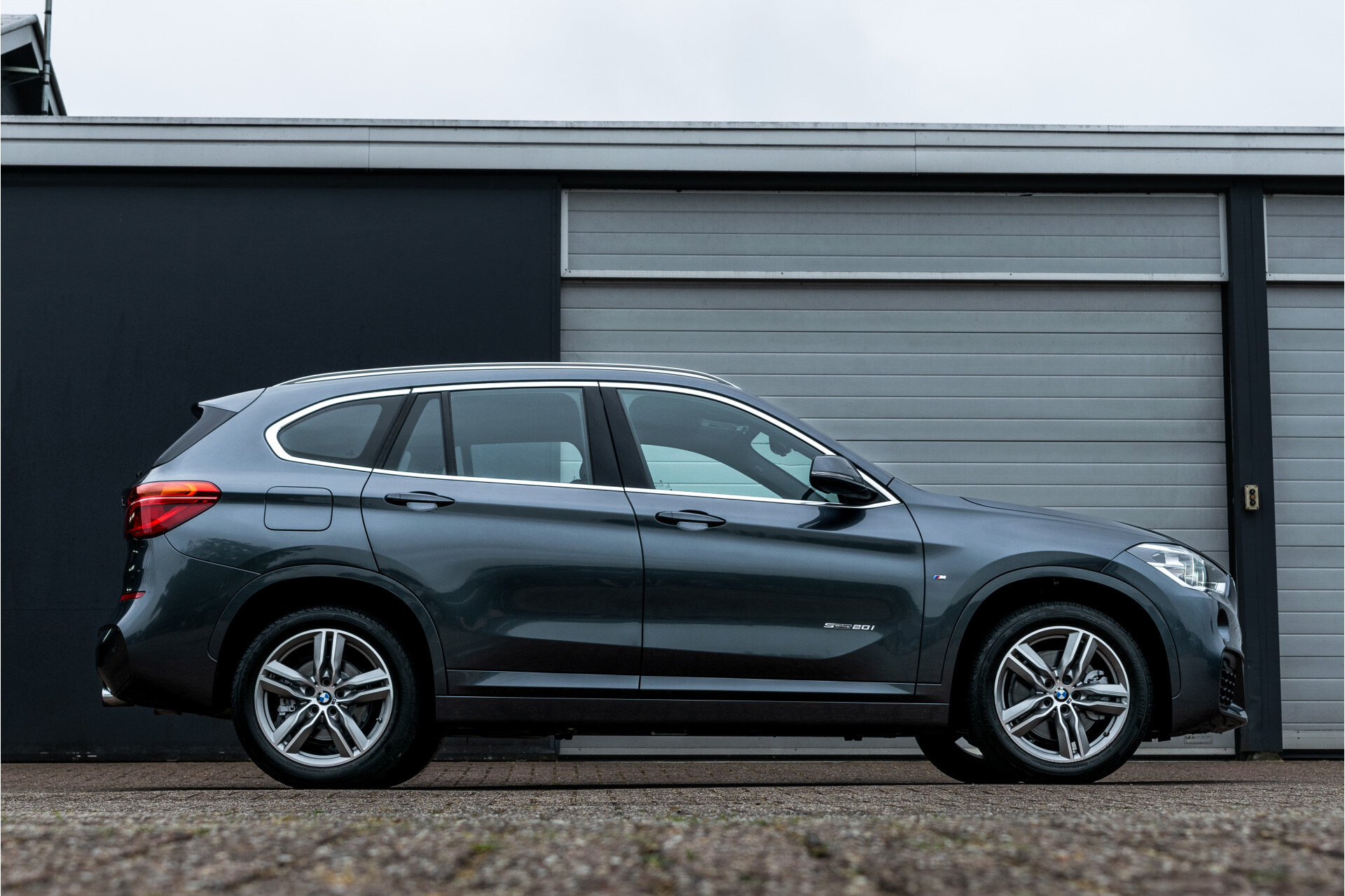 BMW X1 sDrive20i M Sport High Executive | HUD |  | 1ste eigenaresse Foto 28