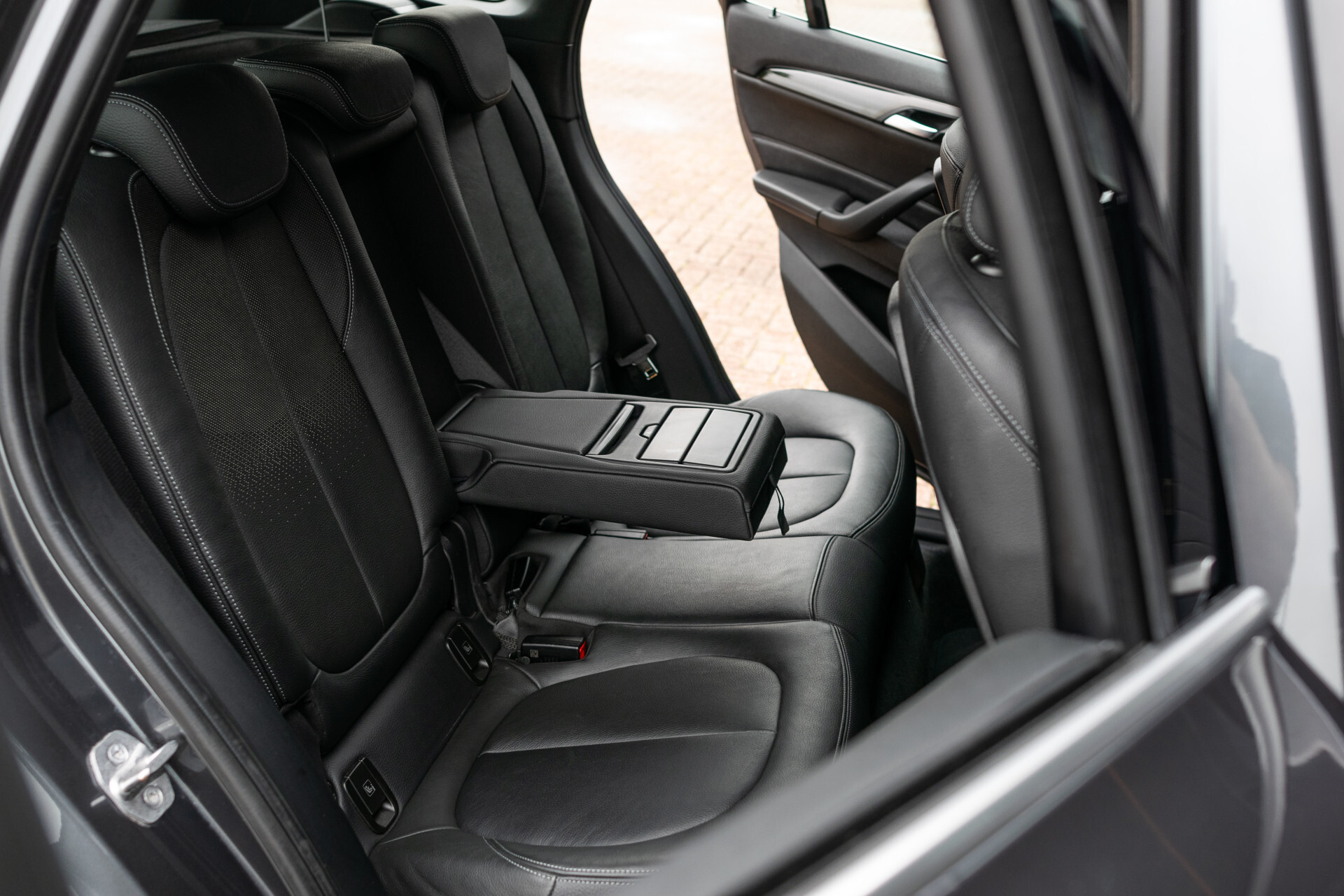 BMW X1 sDrive20i M Sport High Executive | HUD |  | 1ste eigenaresse Foto 4