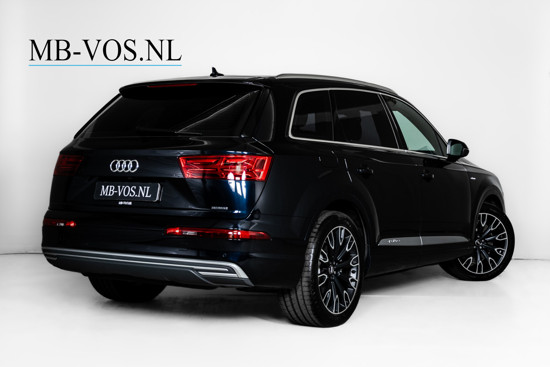 Audi Q7 3.0 TDI E-tron Quattro Sport | Luchtvering | HUD | Bose | Trekhaak | Verwarmd stuur | 1ste eigenaar Foto 2