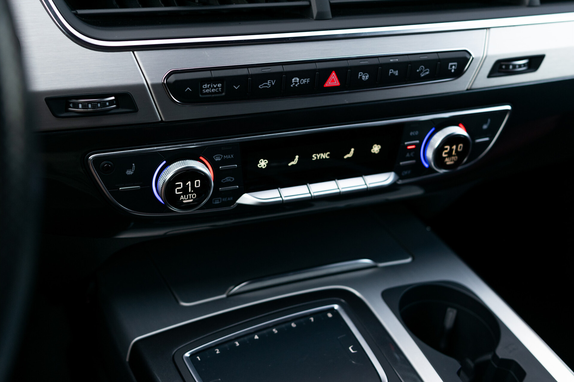 Audi Q7 3.0 TDI E-tron Quattro Sport | Luchtvering | HUD | Bose | Trekhaak | Verwarmd stuur | 1ste eigenaar Foto 21