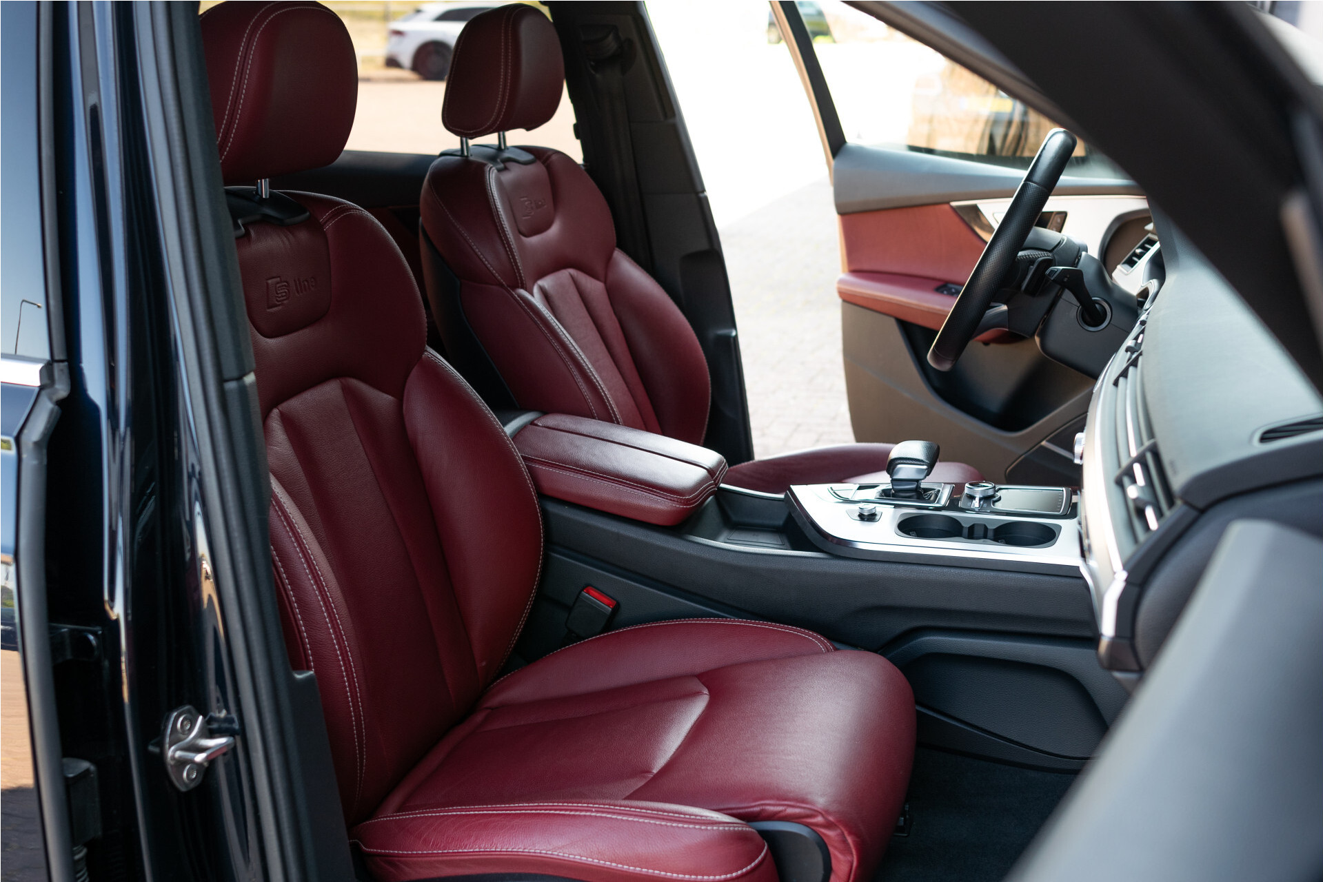 Audi Q7 3.0 TDI E-tron Quattro Sport | Luchtvering | HUD | Bose | Trekhaak | Verwarmd stuur | 1ste eigenaar Foto 3