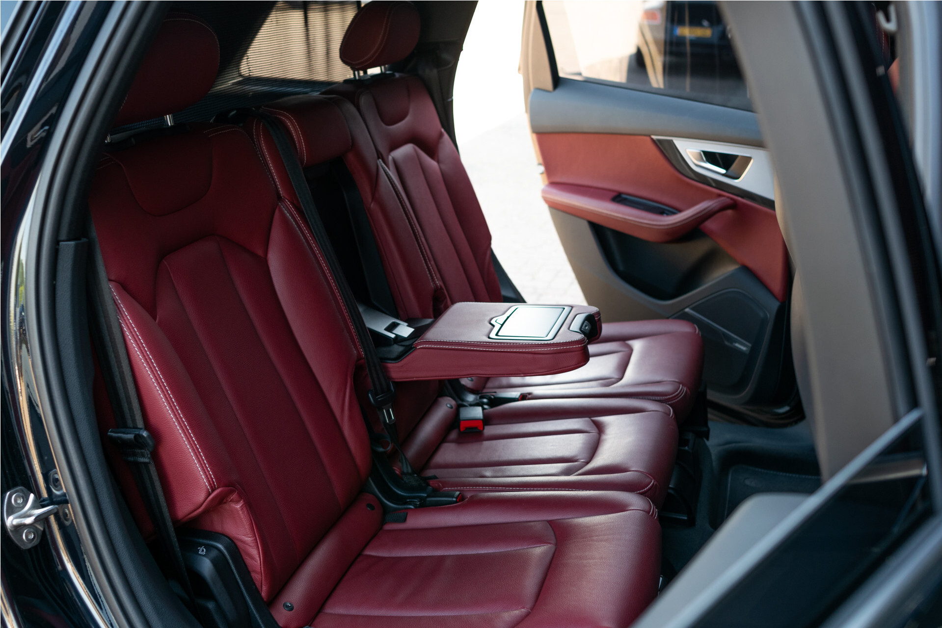 Audi Q7 3.0 TDI E-tron Quattro Sport | Luchtvering | HUD | Bose | Trekhaak | Verwarmd stuur | 1ste eigenaar Foto 4