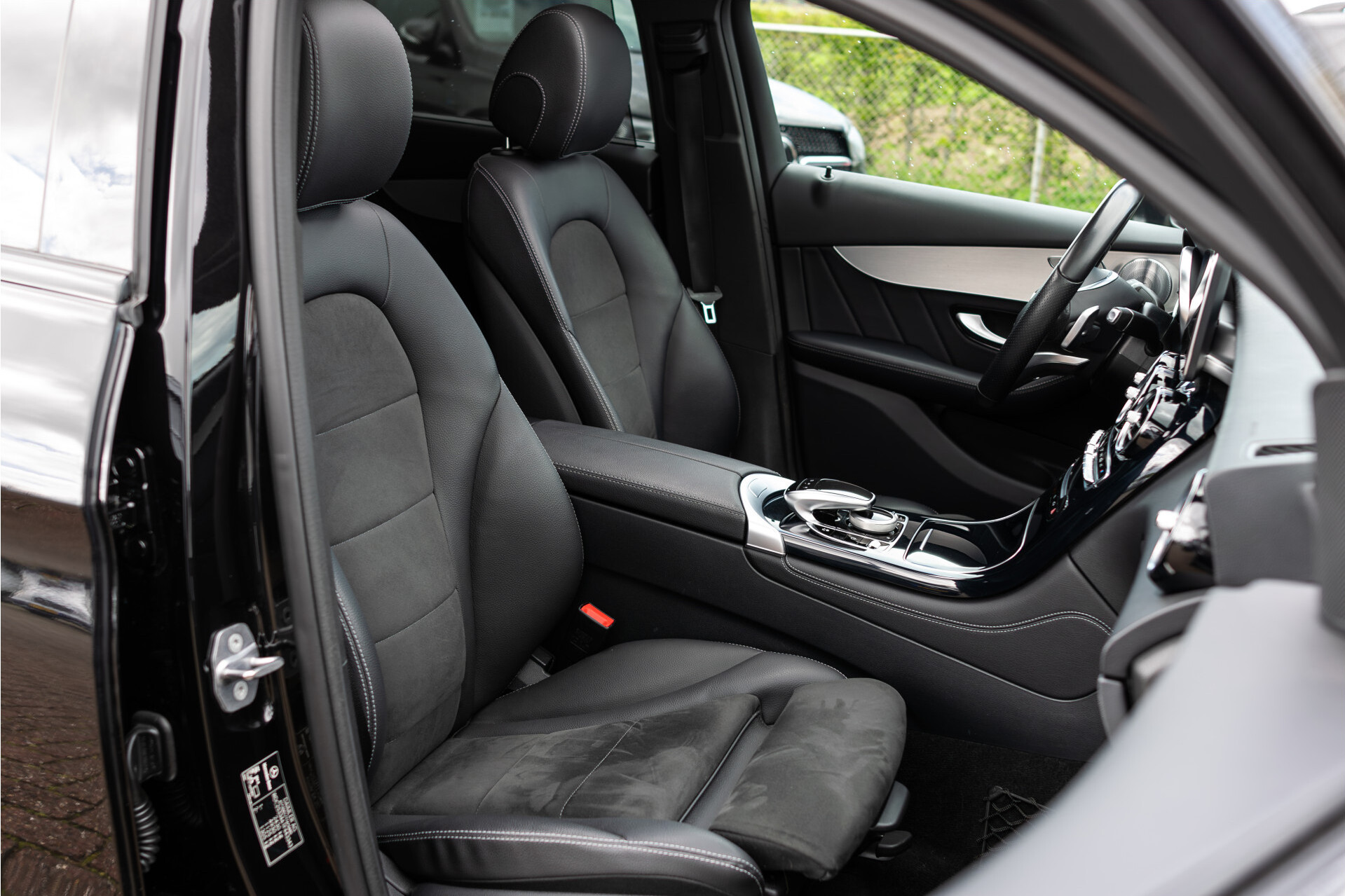 Mercedes-Benz GLC Coupé 250 4-M AMG Night | Distronic | Burmester | Schuifdak | 20" | Treeplanken | 360 camera Foto 3