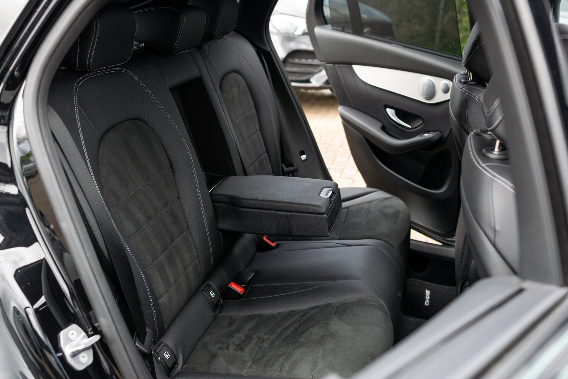 Mercedes-Benz GLC Coupé 250 4-M AMG Night | Distronic | Burmester | Schuifdak | 20" | Treeplanken | 360 camera Foto 4