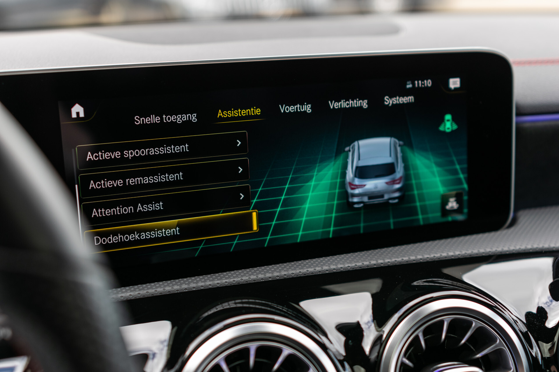 Mercedes-Benz CLA-Klasse Shooting Brake 180 AMG Night | Panorama | Widescreen | Camera | Ambient | DAB Foto 15