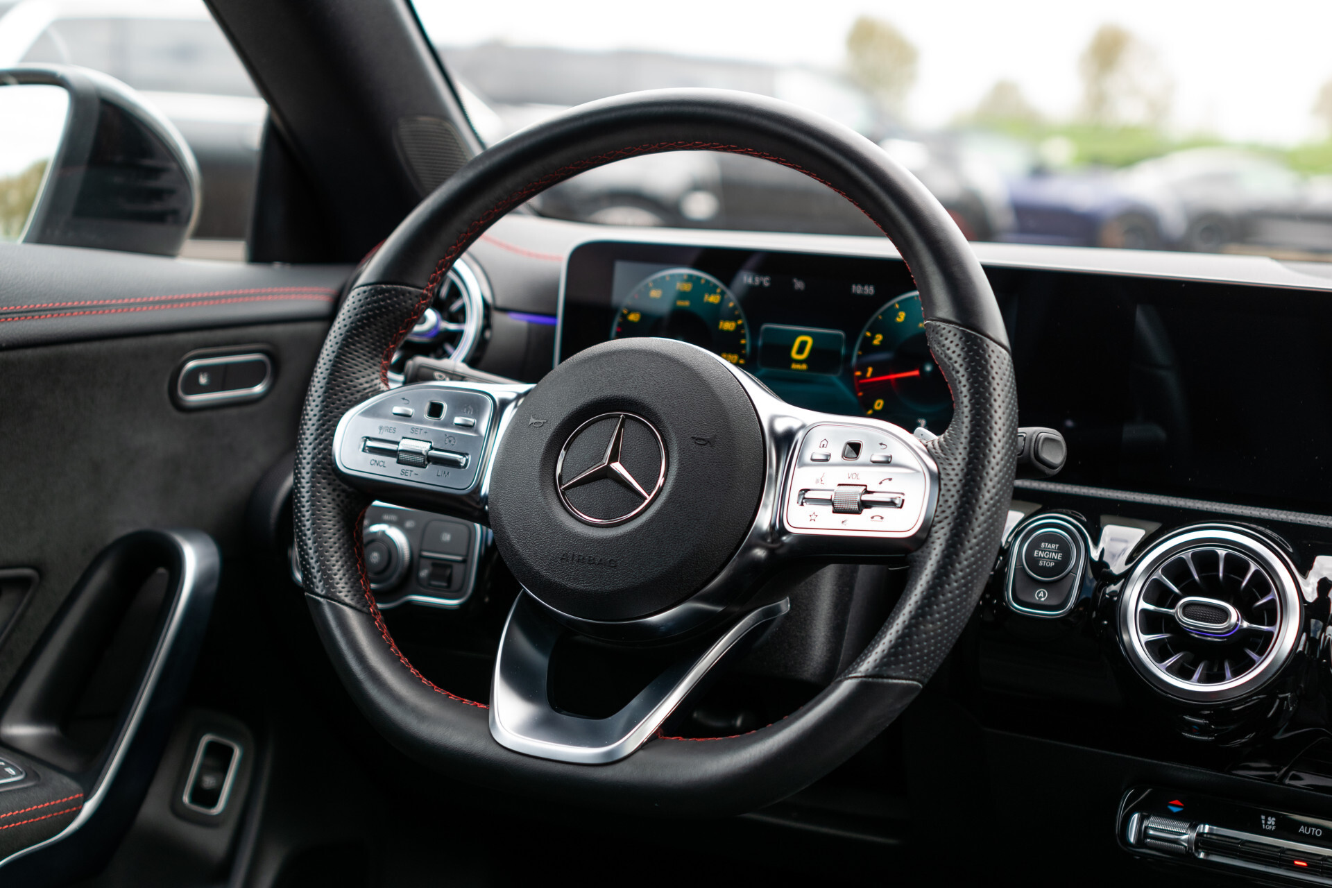 Mercedes-Benz CLA-Klasse Shooting Brake 180 AMG Night | Panorama | Widescreen | Camera | Ambient | DAB Foto 20