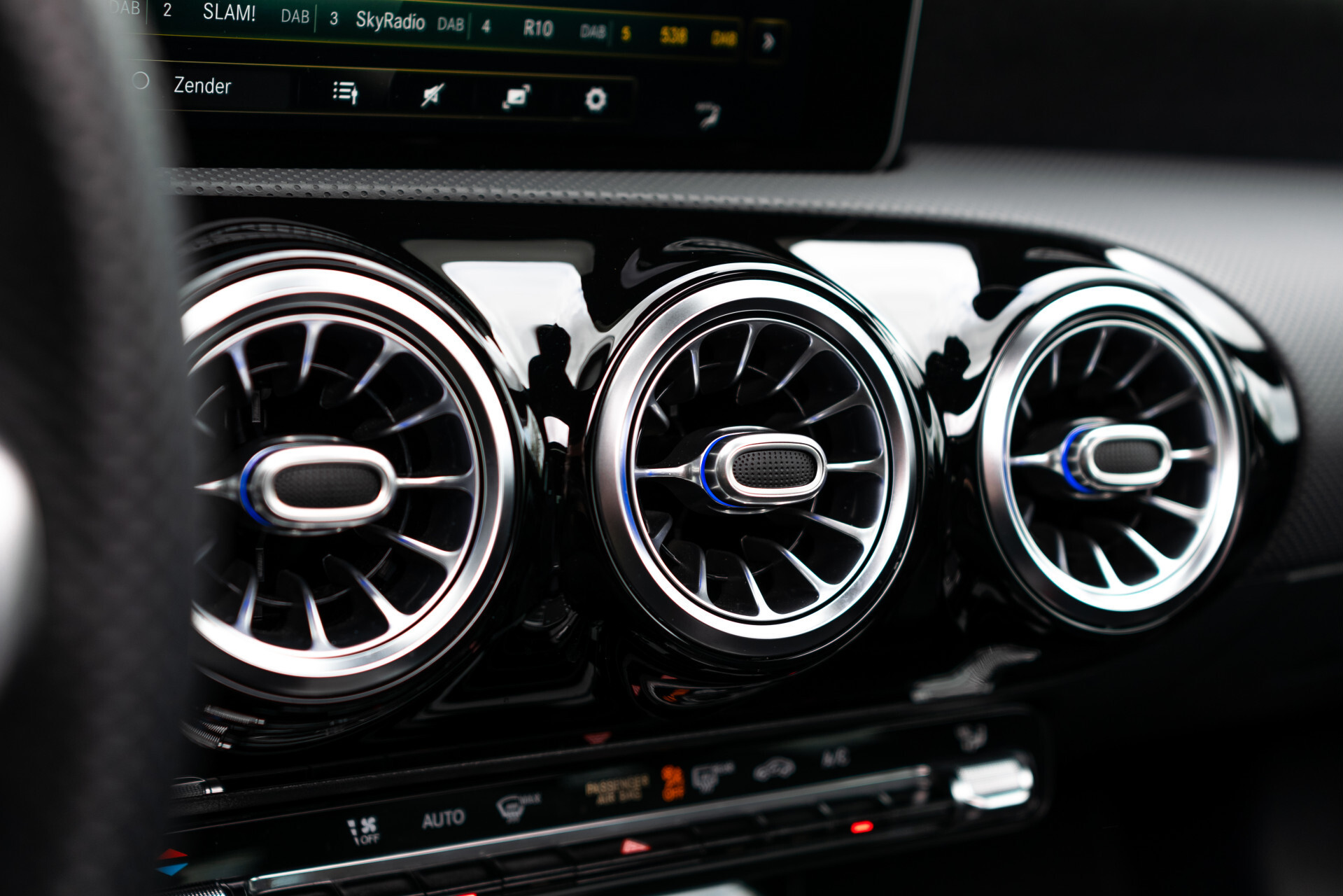 Mercedes-Benz CLA-Klasse Shooting Brake 180 AMG Night | Panorama | Widescreen | Camera | Ambient | DAB Foto 22