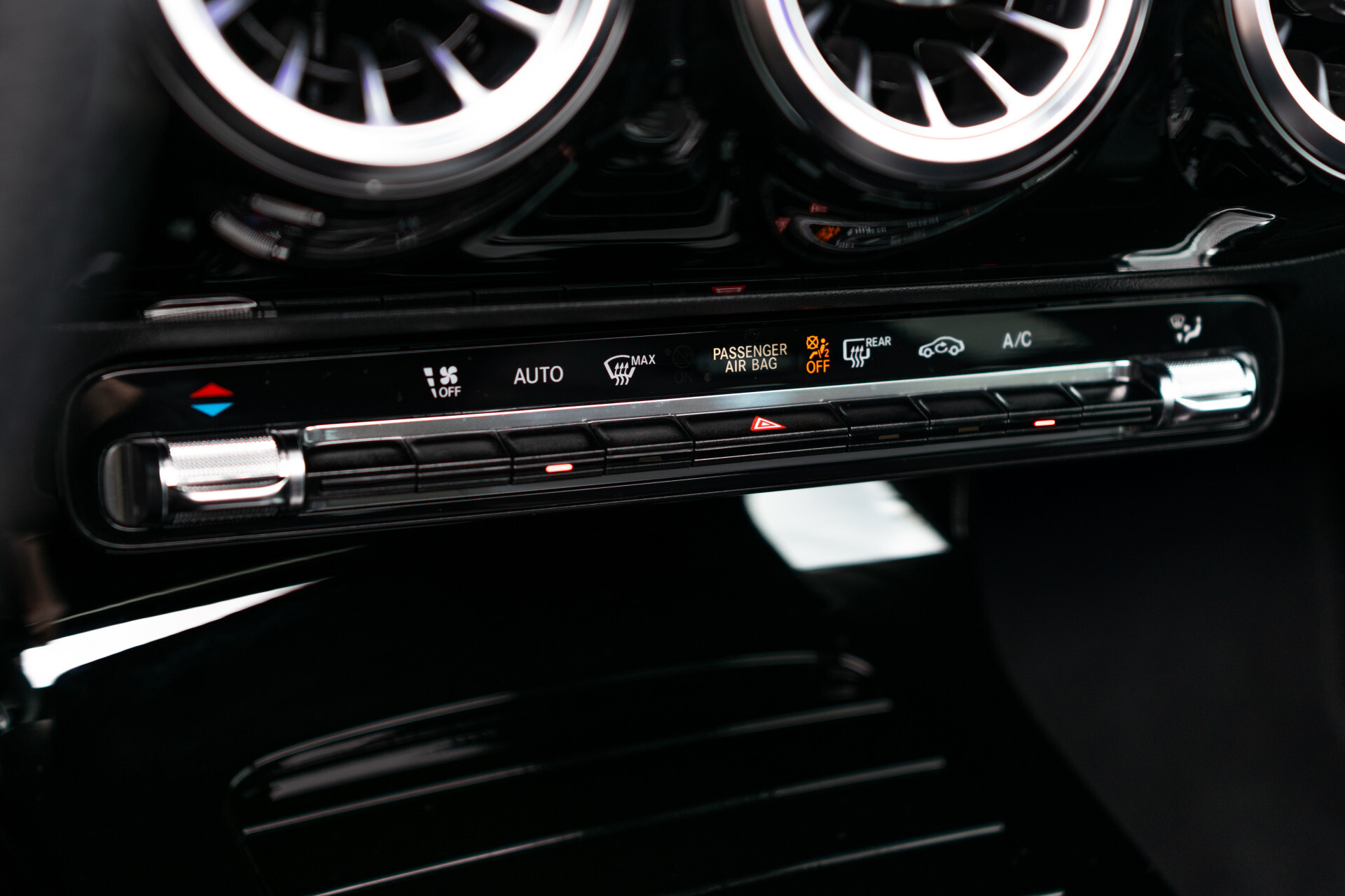 Mercedes-Benz CLA-Klasse Shooting Brake 180 AMG Night | Panorama | Widescreen | Camera | Ambient | DAB Foto 27