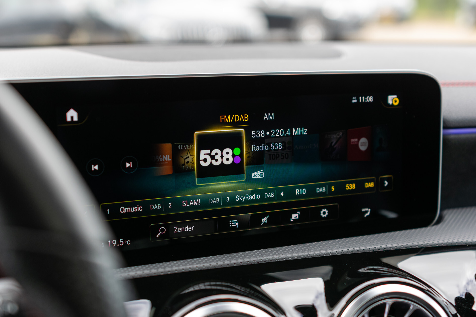 Mercedes-Benz CLA-Klasse Shooting Brake 180 AMG Night | Panorama | Widescreen | Camera | Ambient | DAB Foto 9