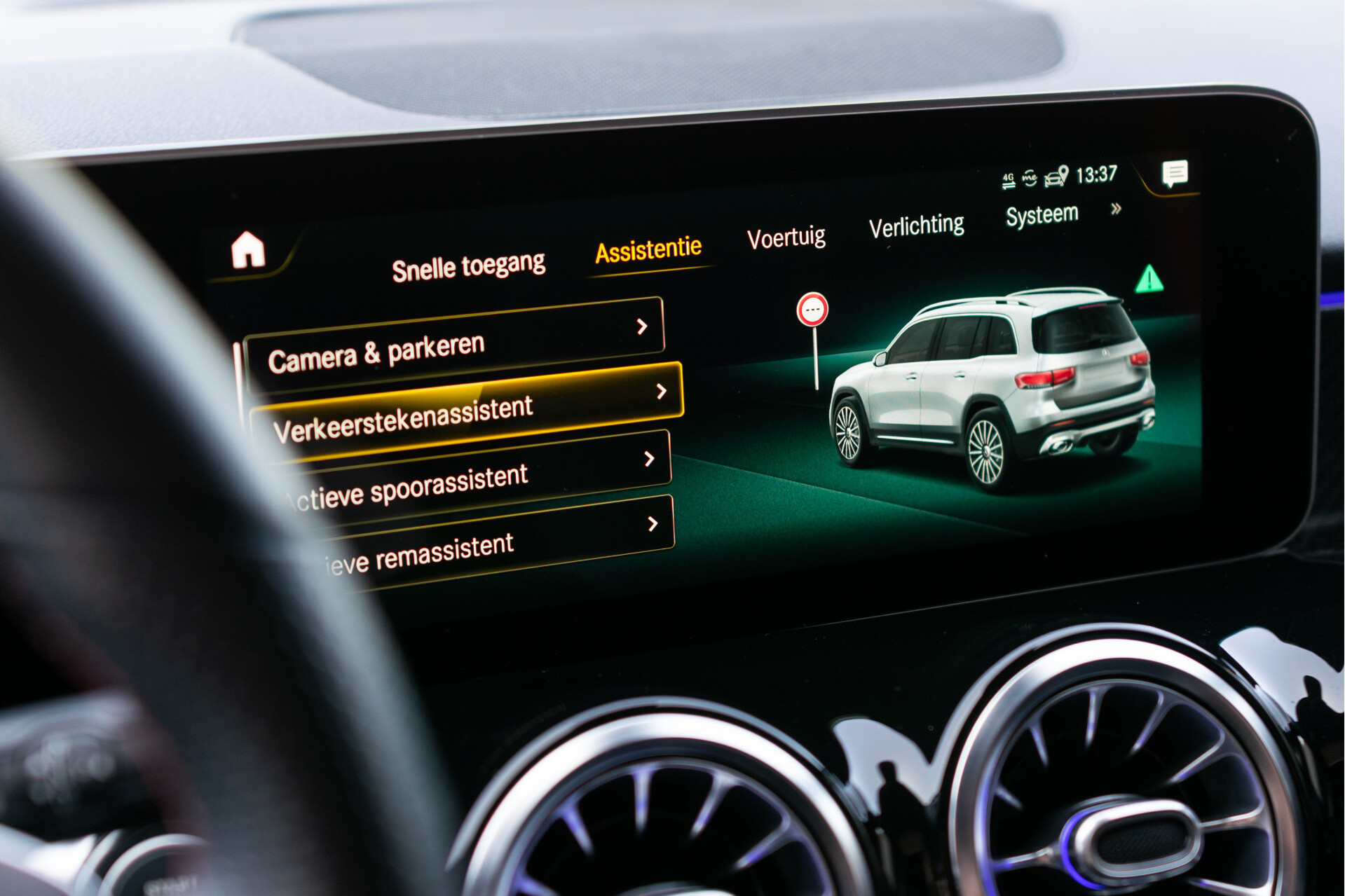 Mercedes-Benz GLB 35 AMG 4-M Night | Panorama | Burmester | 21" | 360 Camera | Auto-Trekhaak Foto 13