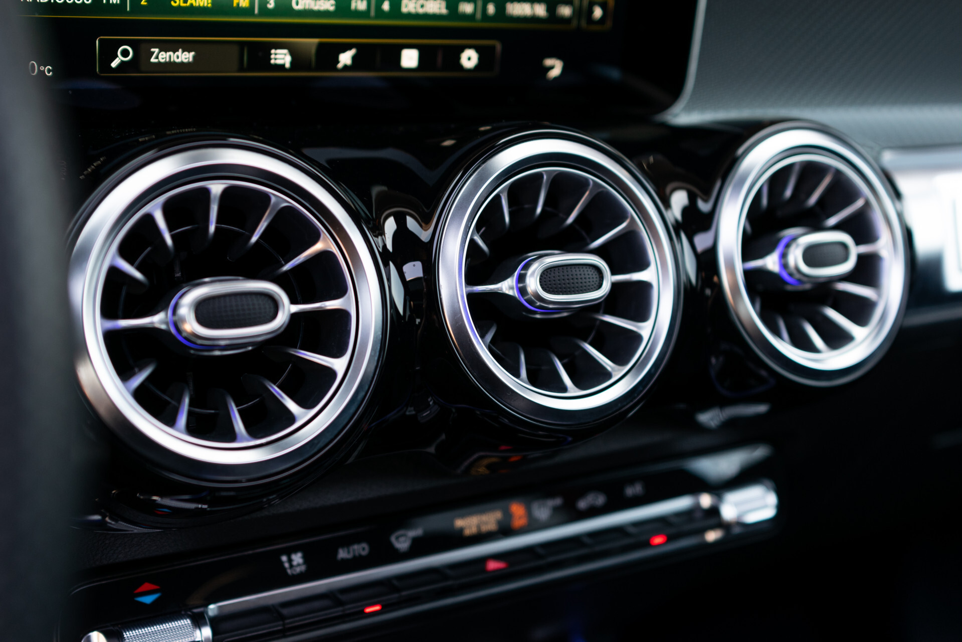 Mercedes-Benz GLB 35 AMG 4-M Night | Panorama | Burmester | 21" | 360 Camera | Auto-Trekhaak Foto 22