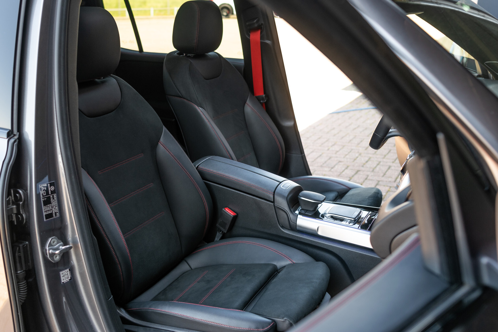 Mercedes-Benz GLB 35 AMG 4-M Night | Panorama | Burmester | 21" | 360 Camera | Auto-Trekhaak Foto 3