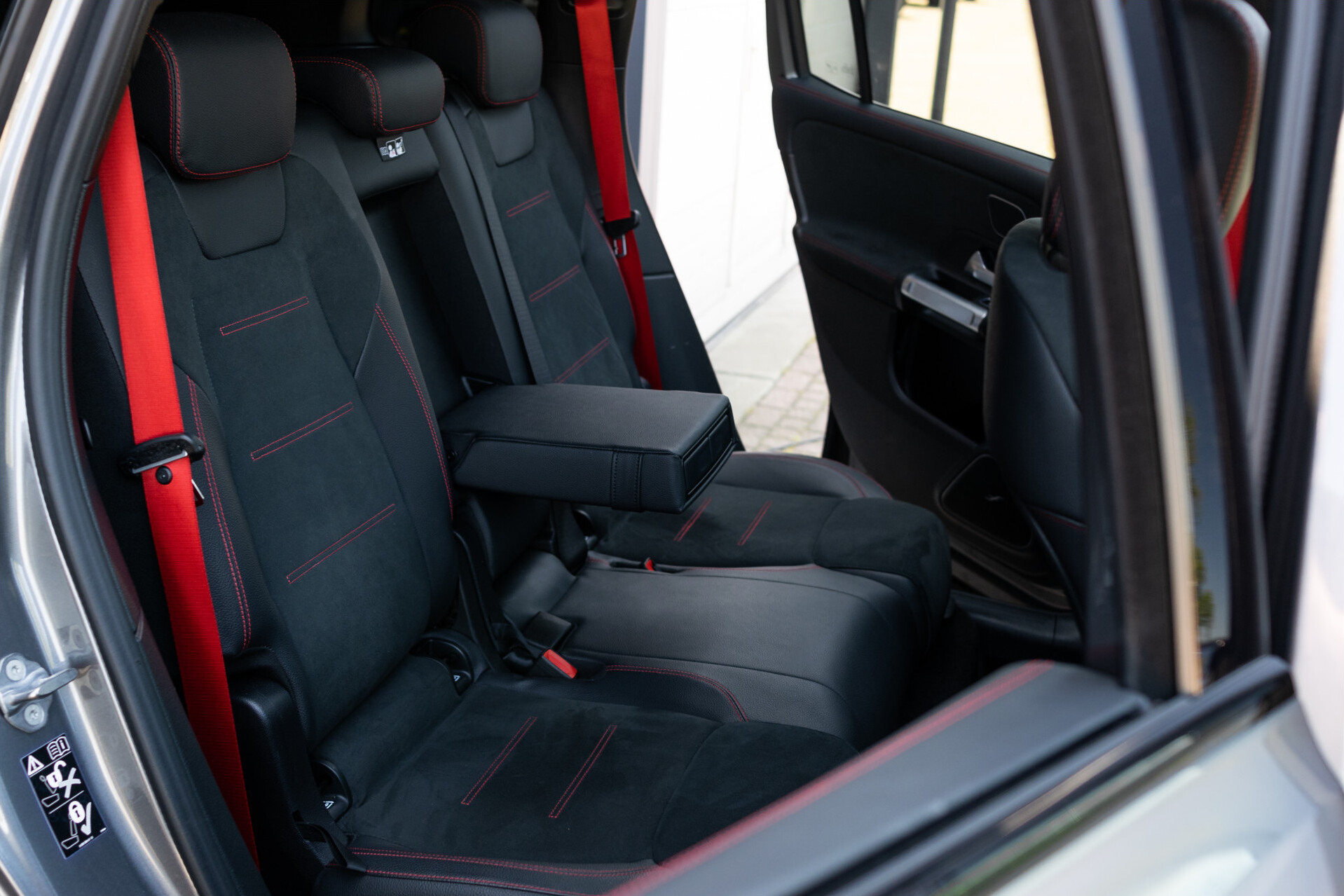 Mercedes-Benz GLB 35 AMG 4-M Night | Panorama | Burmester | 21" | 360 Camera | Auto-Trekhaak Foto 4