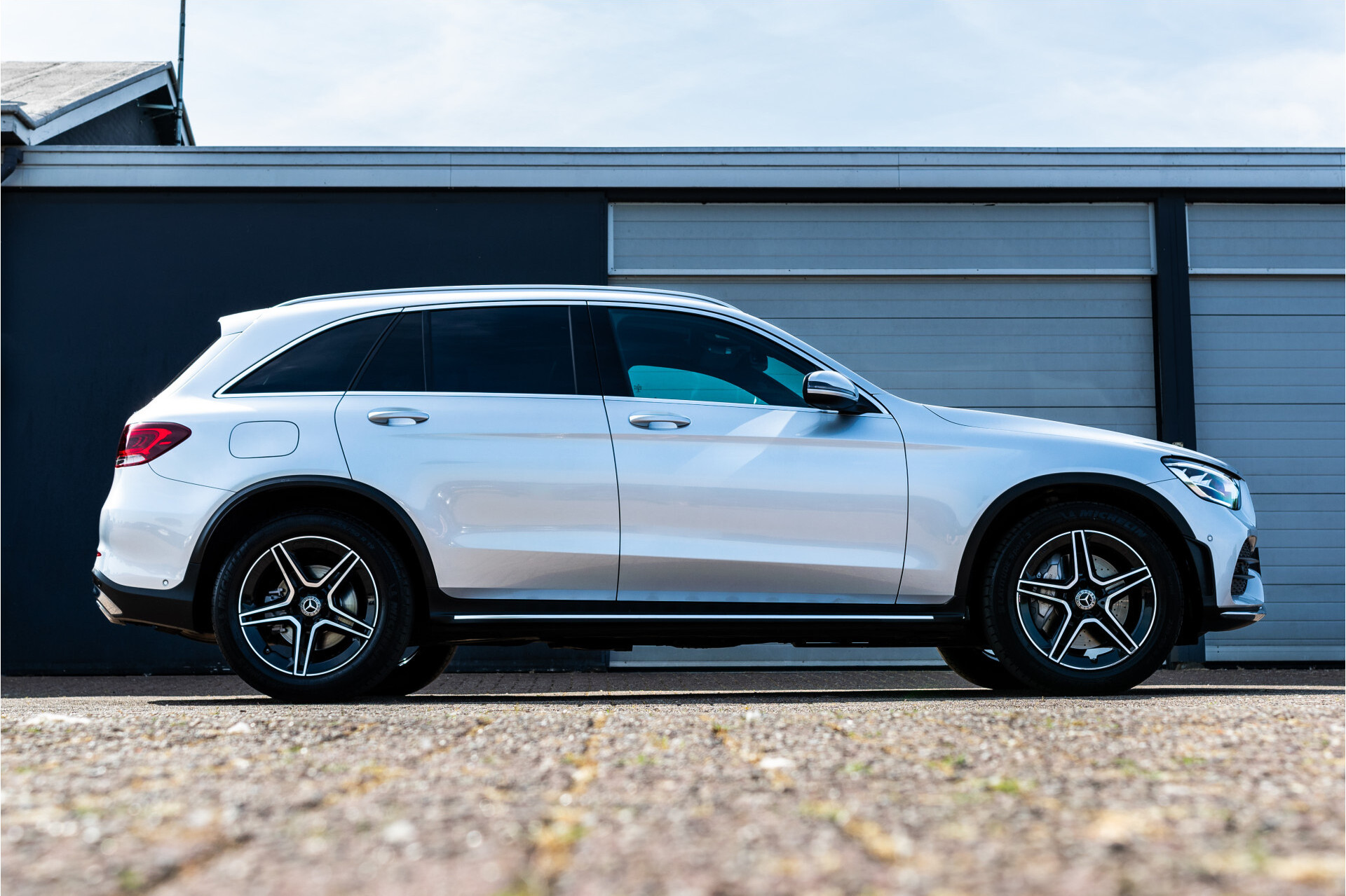 Mercedes-Benz GLC 300 4-M AMG Panorama | Keyless | Assistentiepakket | MBUX | Wegkl-trekhaak Foto 25