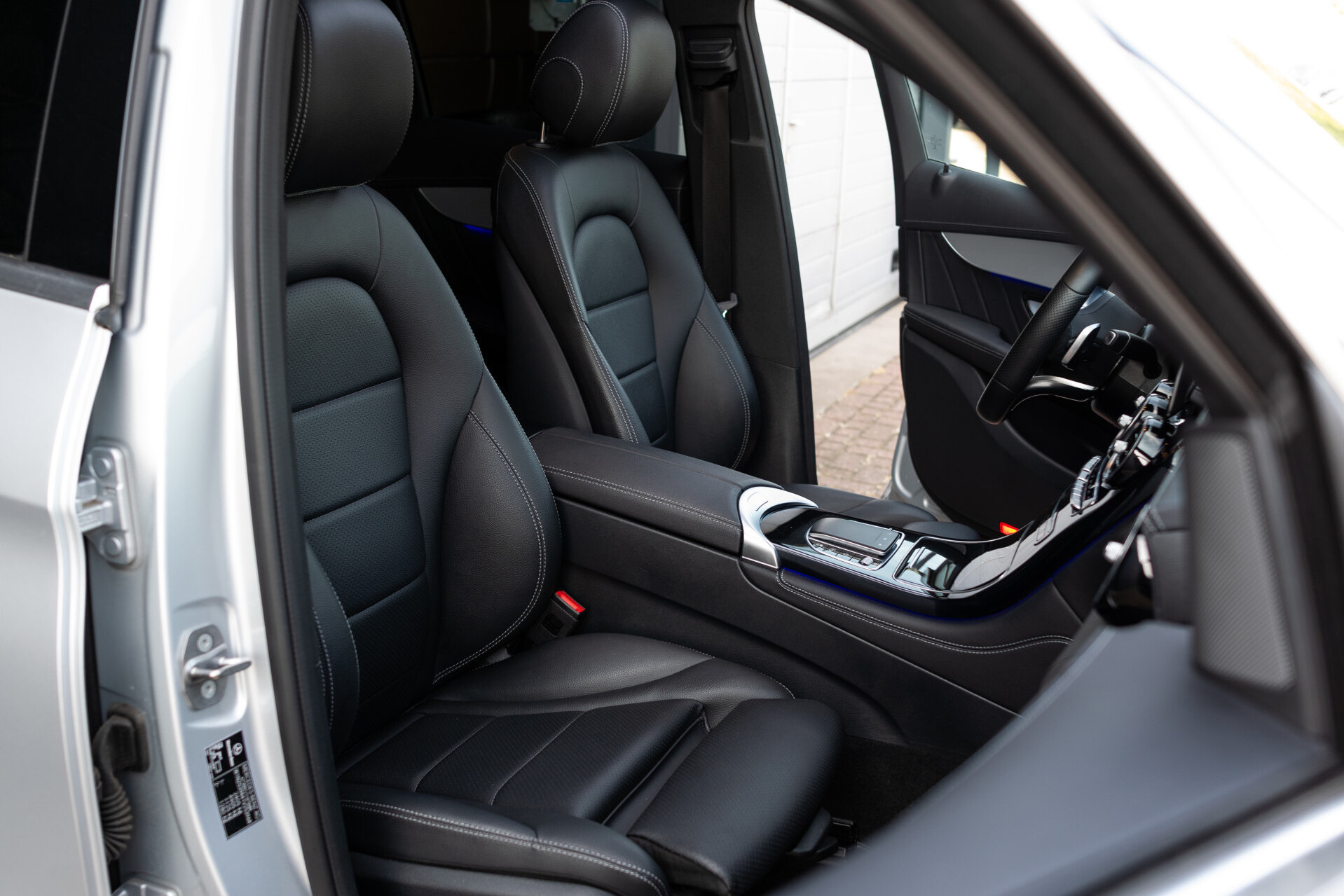 Mercedes-Benz GLC 300 4-M AMG Panorama | Keyless | Assistentiepakket | MBUX | Wegkl-trekhaak Foto 3