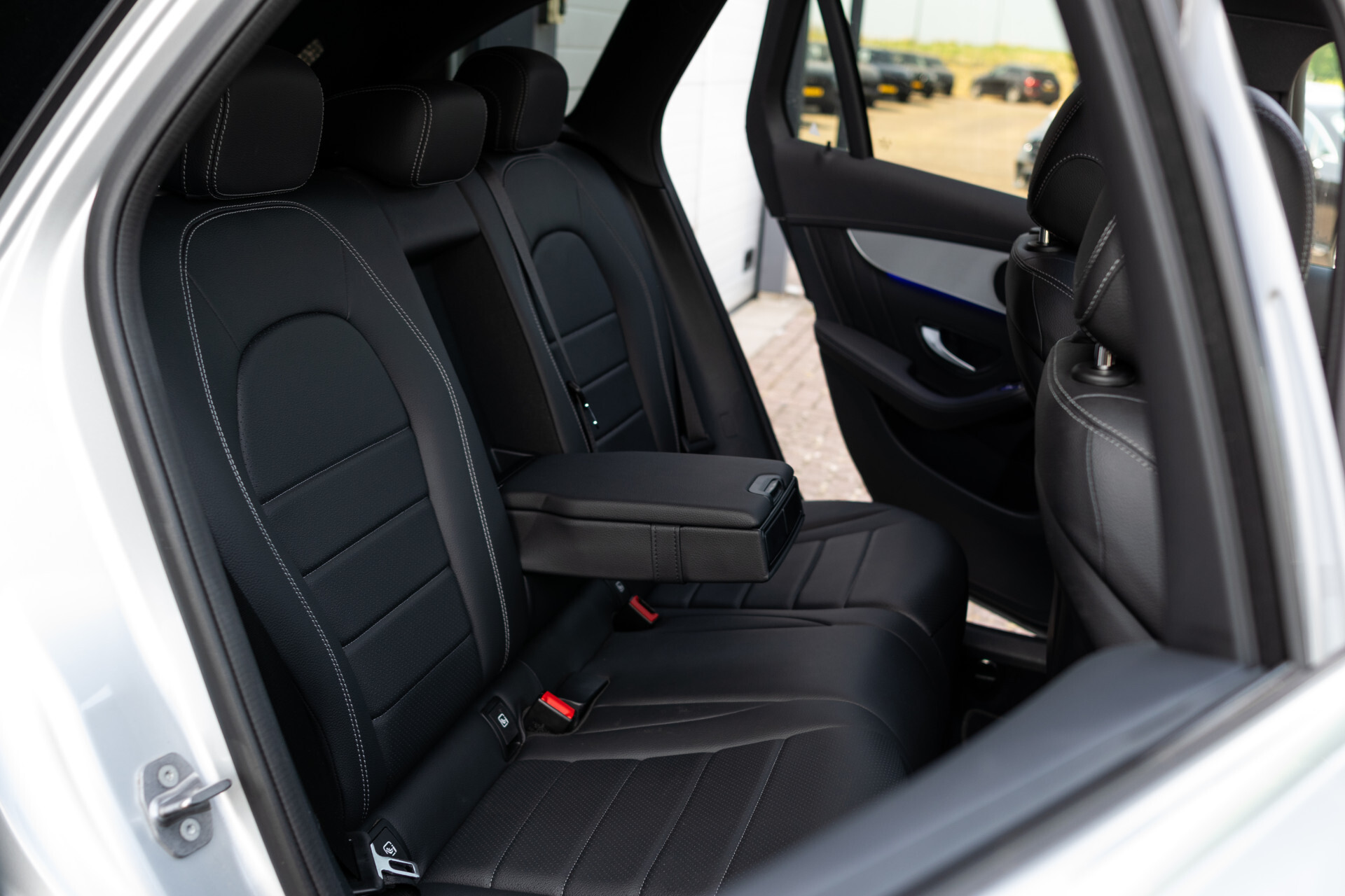 Mercedes-Benz GLC 300 4-M AMG Panorama | Keyless | Assistentiepakket | MBUX | Wegkl-trekhaak Foto 4