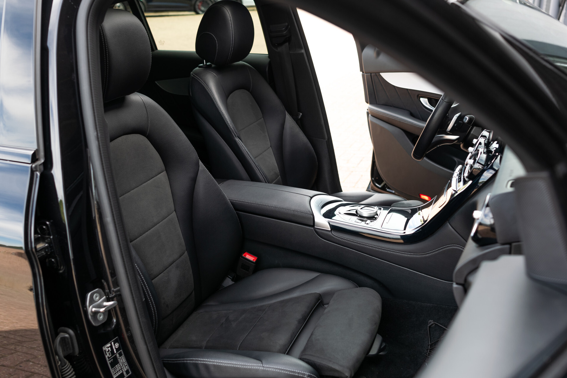 Mercedes-Benz GLC Coupé 250 4-M AMG | Schuifdak | 360 camera | Intelligent Light | Spoorpakket | Nightpakket Foto 3