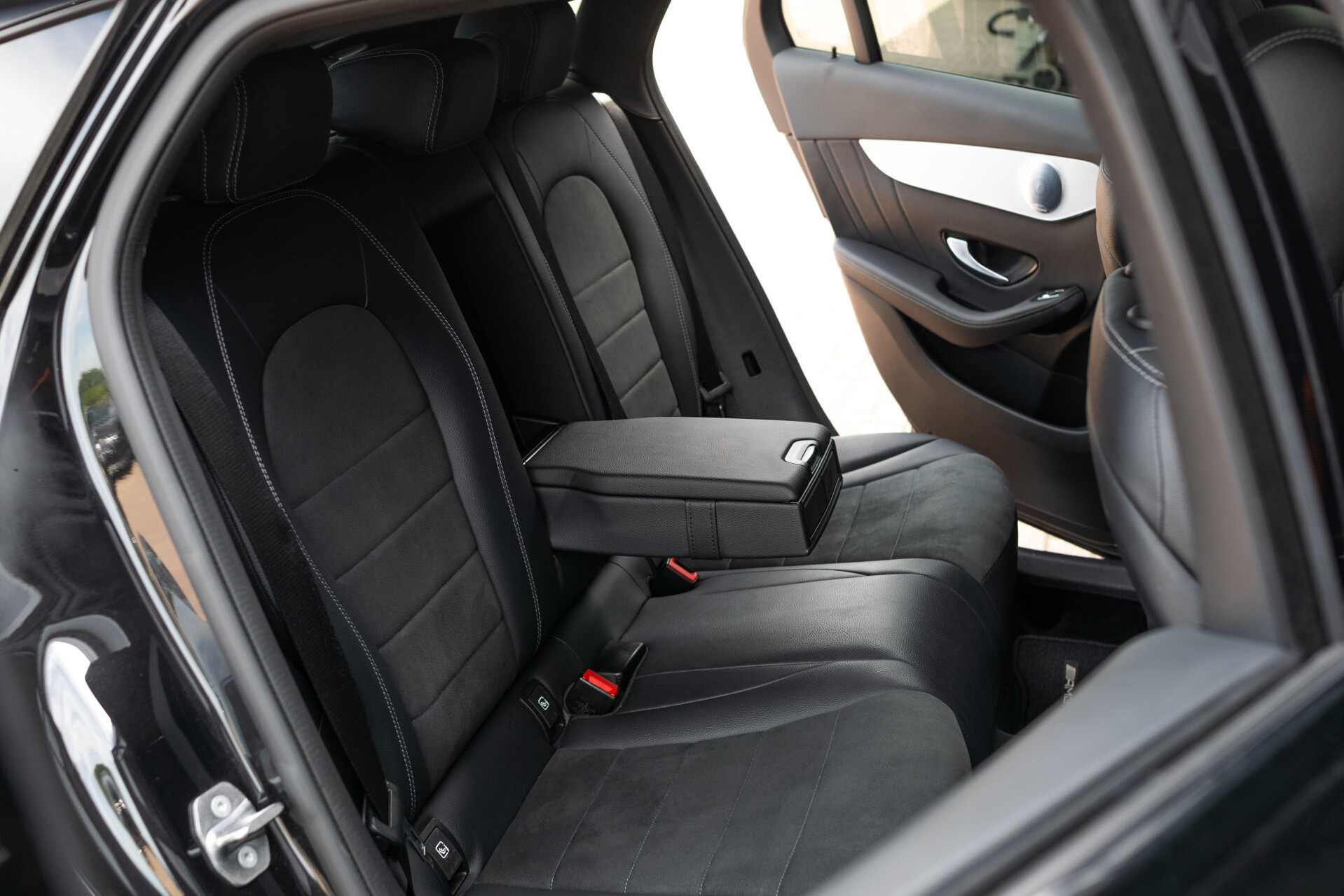 Mercedes-Benz GLC Coupé 250 4-M AMG | Schuifdak | 360 camera | Intelligent Light | Spoorpakket | Nightpakket Foto 4