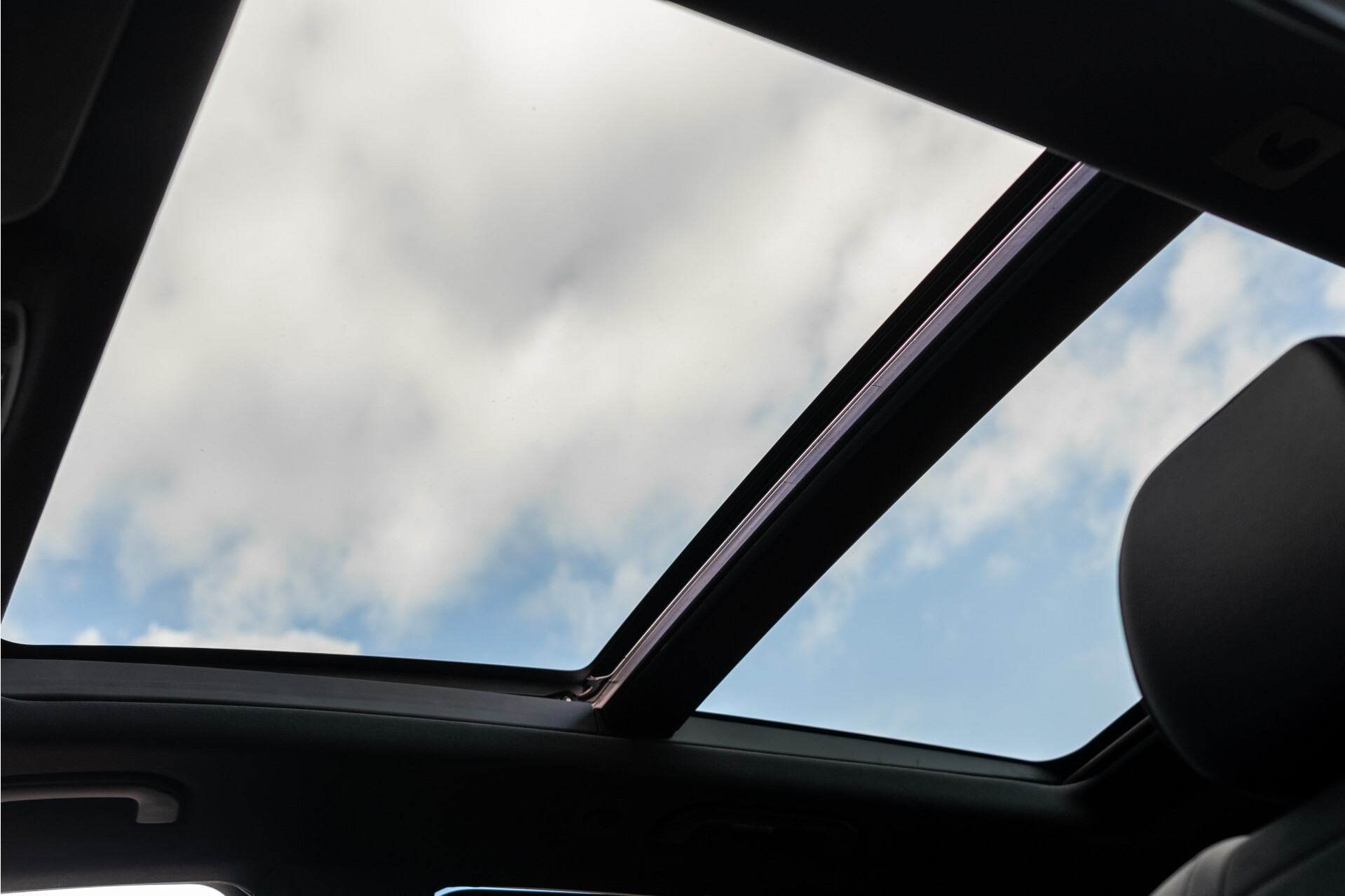 Mercedes-Benz GLE 350e 4-M AMG Night | Luchtvering | Panorama | Burmester Foto 34