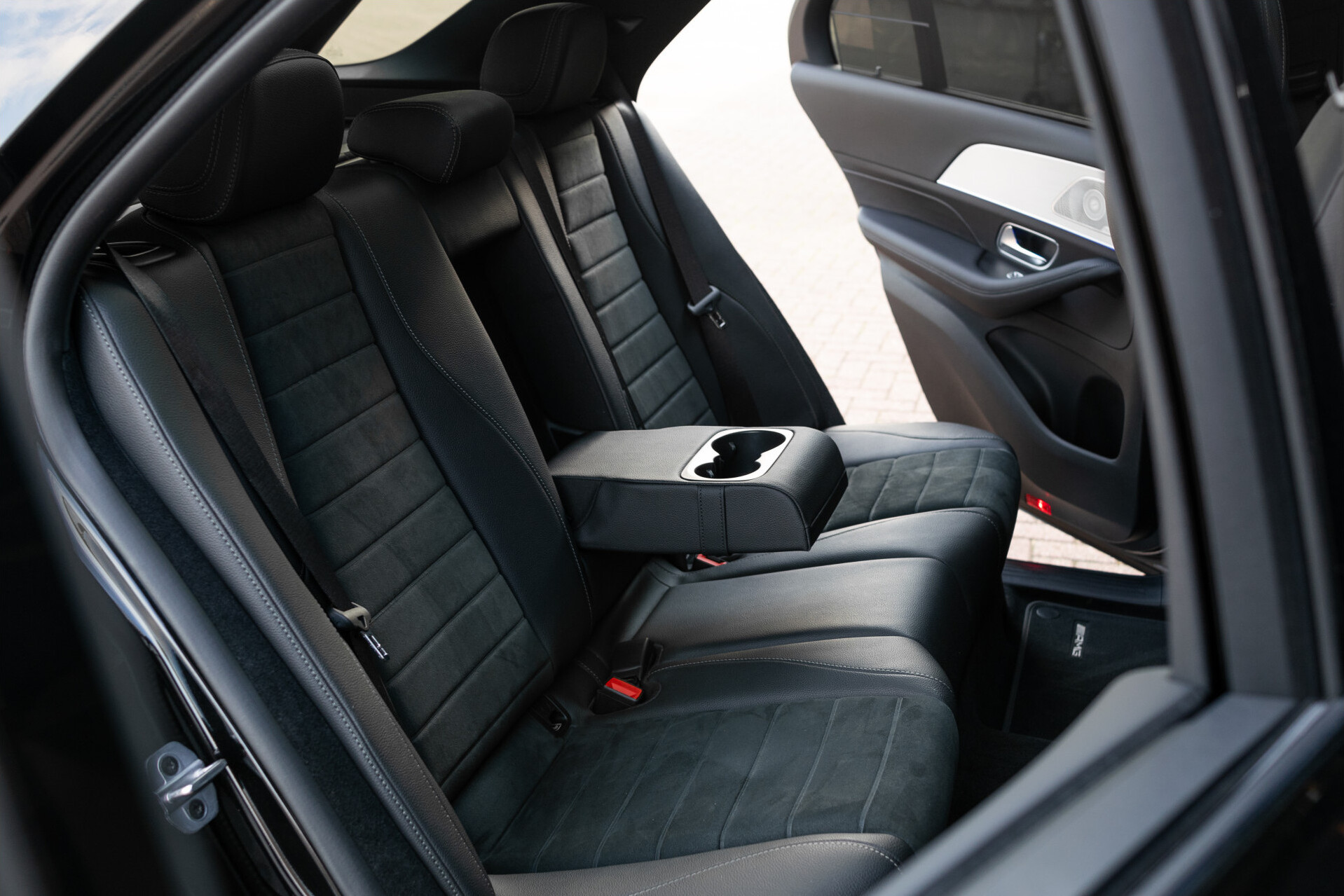 Mercedes-Benz GLE 350e 4-M AMG Night | Luchtvering | Panorama | Burmester Foto 4