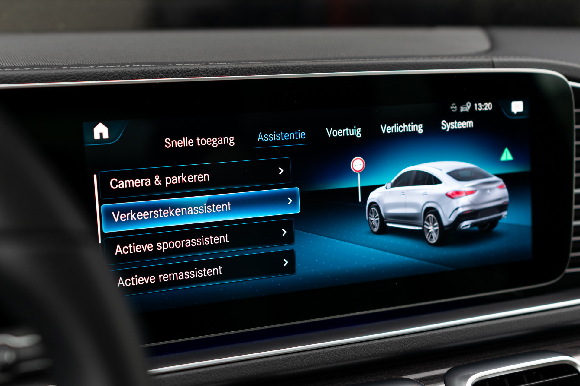 Mercedes-Benz GLE Coupé 350 e 4-M AMG Luchtvering | Panorama | Stoelkoeling | Mem | Burmester | Keyless | Distronic | Treeplanken | Panamericana Foto 15