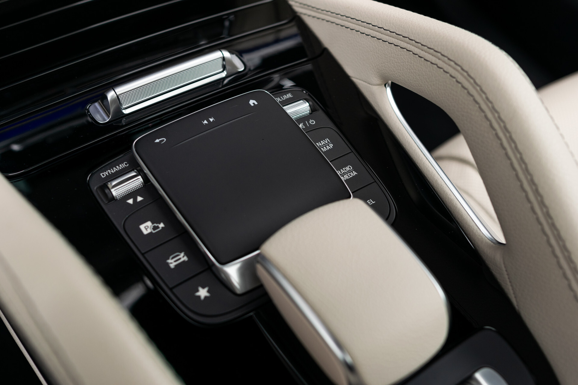 Mercedes-Benz GLE Coupé 350 e 4-M AMG Luchtvering | Panorama | Stoelkoeling | Mem | Burmester | Keyless | Distronic | Treeplanken | Panamericana Foto 20