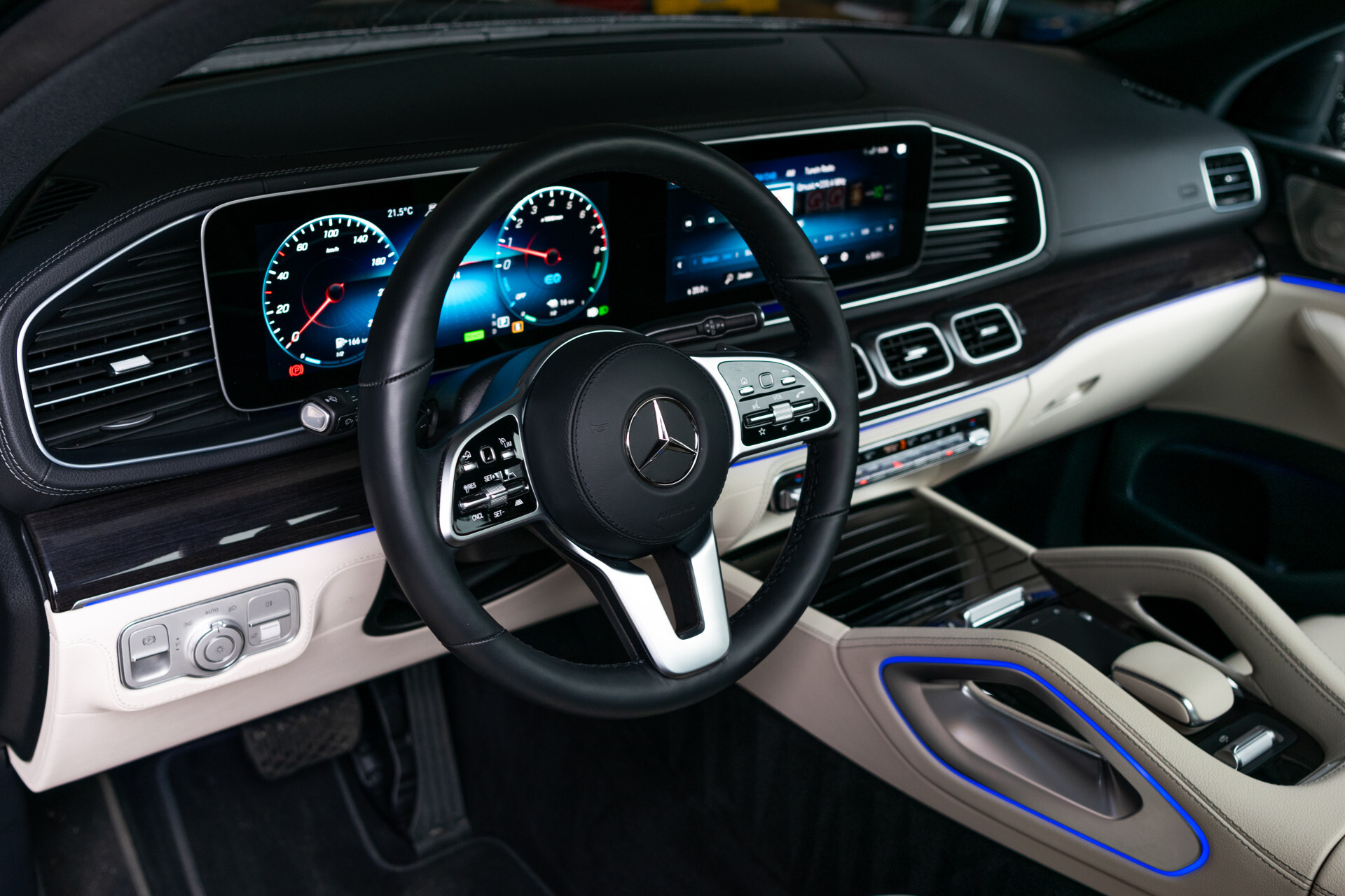 Mercedes-Benz GLE Coupé 350 e 4-M AMG Luchtvering | Panorama | Stoelkoeling | Mem | Burmester | Keyless | Distronic | Treeplanken | Panamericana Foto 31