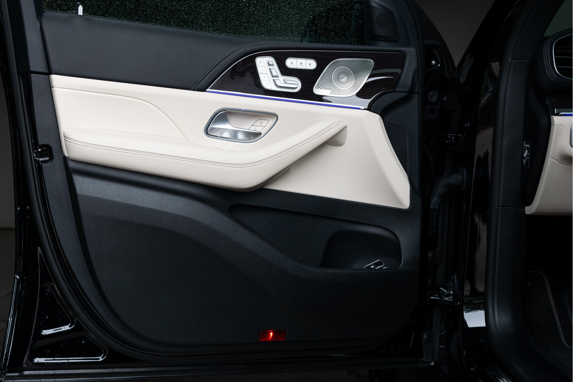 Mercedes-Benz GLE Coupé 350 e 4-M AMG Luchtvering | Panorama | Stoelkoeling | Mem | Burmester | Keyless | Distronic | Treeplanken | Panamericana Foto 33