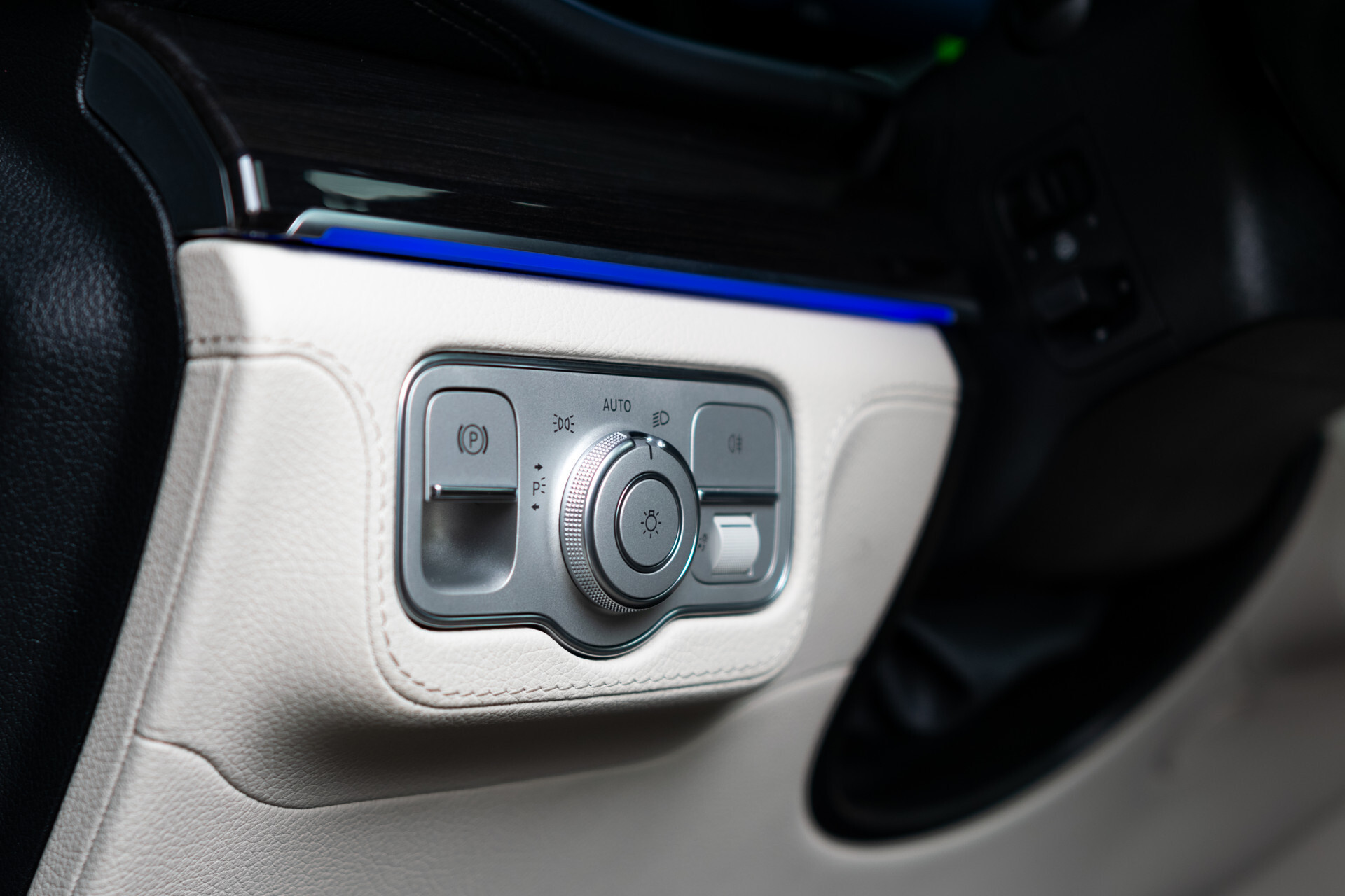 Mercedes-Benz GLE Coupé 350 e 4-M AMG Luchtvering | Panorama | Stoelkoeling | Mem | Burmester | Keyless | Distronic | Treeplanken | Panamericana Foto 35