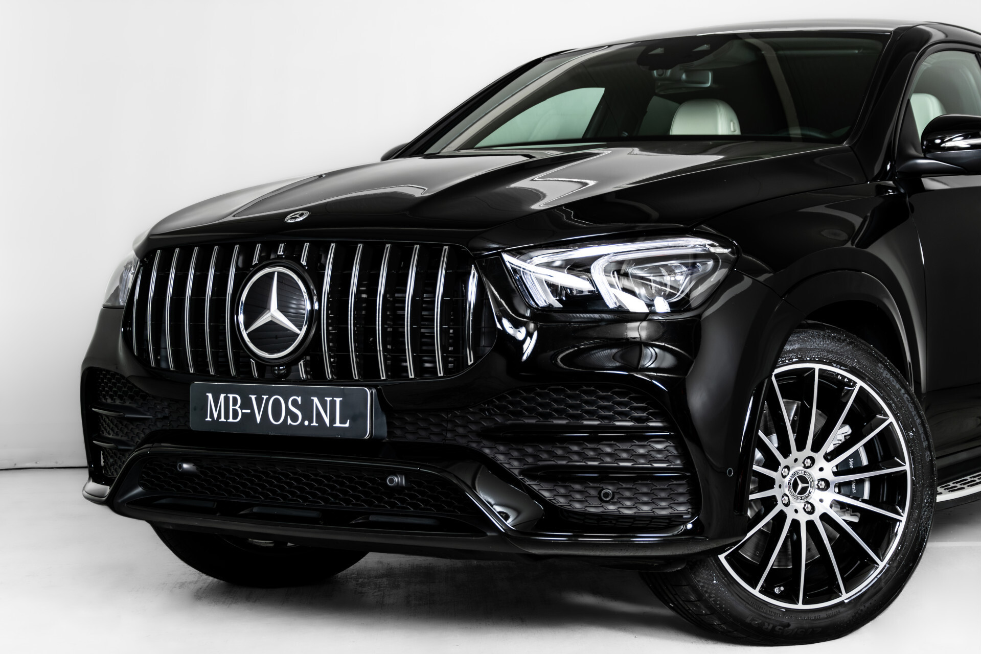 Mercedes-Benz GLE Coupé 350 e 4-M AMG Luchtvering | Panorama | Stoelkoeling | Mem | Burmester | Keyless | Distronic | Treeplanken | Panamericana Foto 41