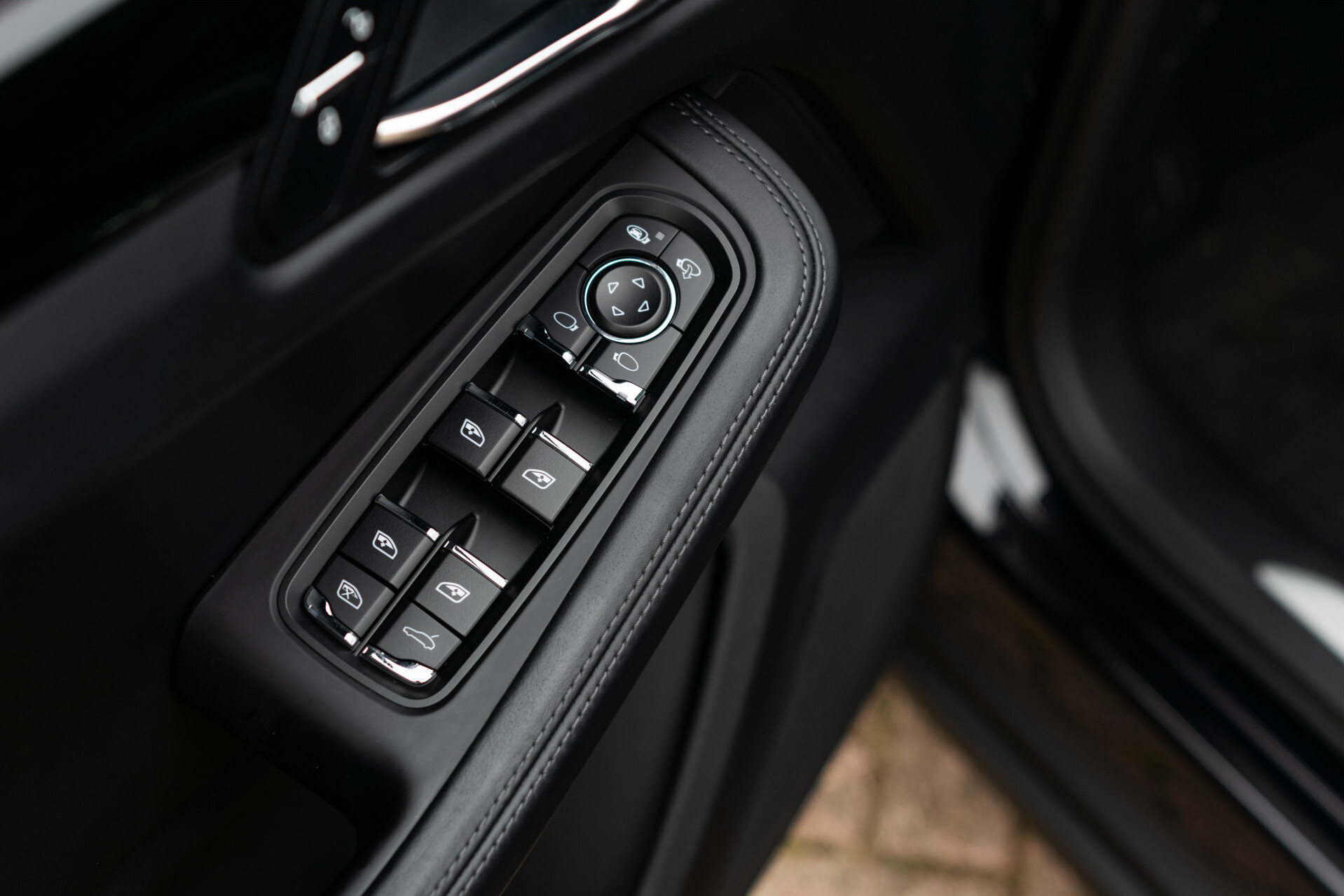 Porsche Macan 3.0 S Sport Chrono | Luchtvering | Panorama | Blackline | 21" | PDLS | Sportuitlaat Foto 11